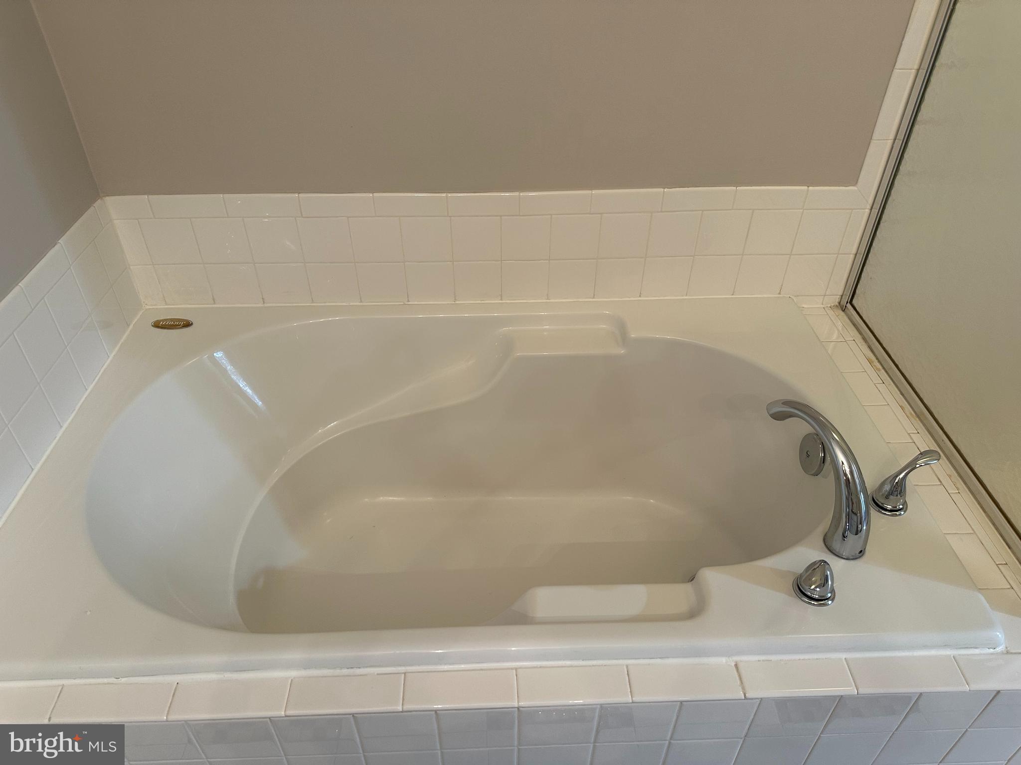 MCNAIR FARMS LANDBAY 11 - Residential Lease