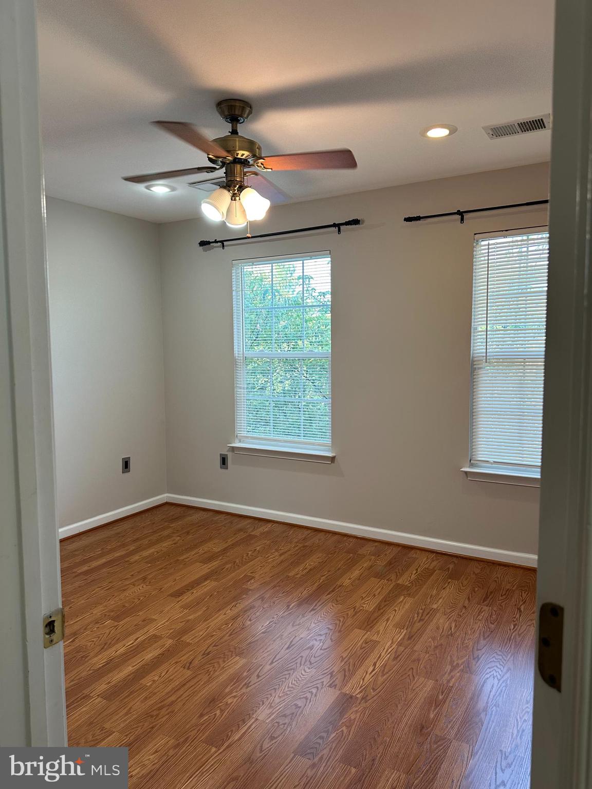 MCNAIR FARMS LANDBAY 11 - Residential Lease