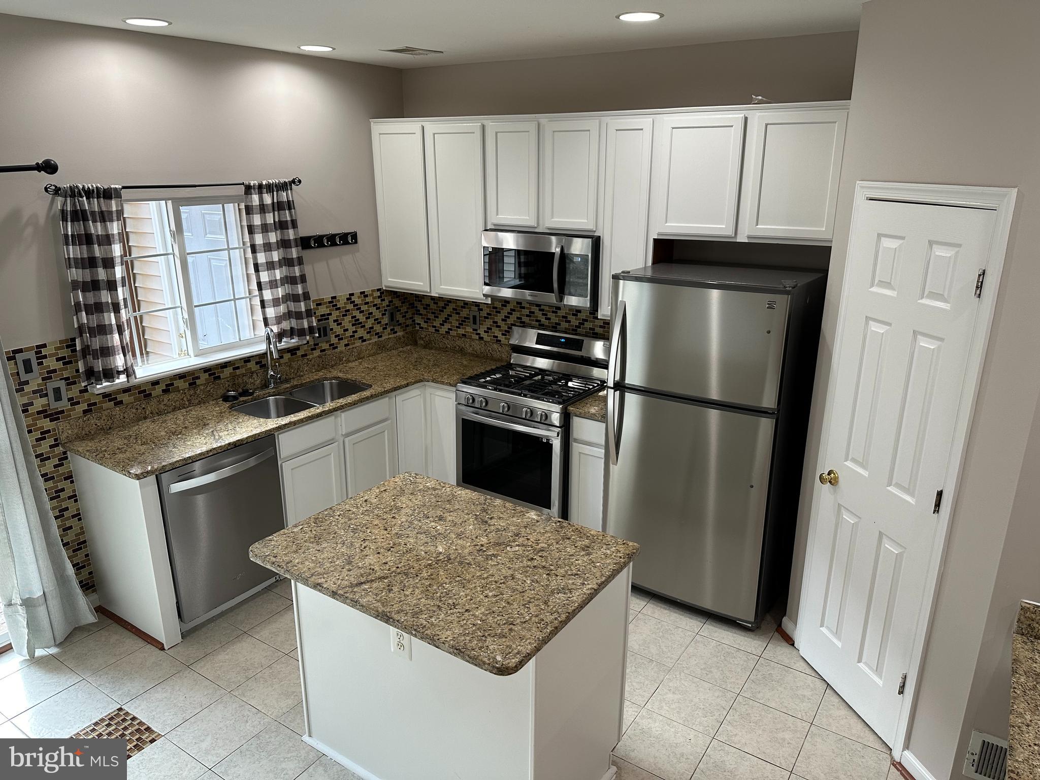 MCNAIR FARMS LANDBAY 11 - Residential Lease