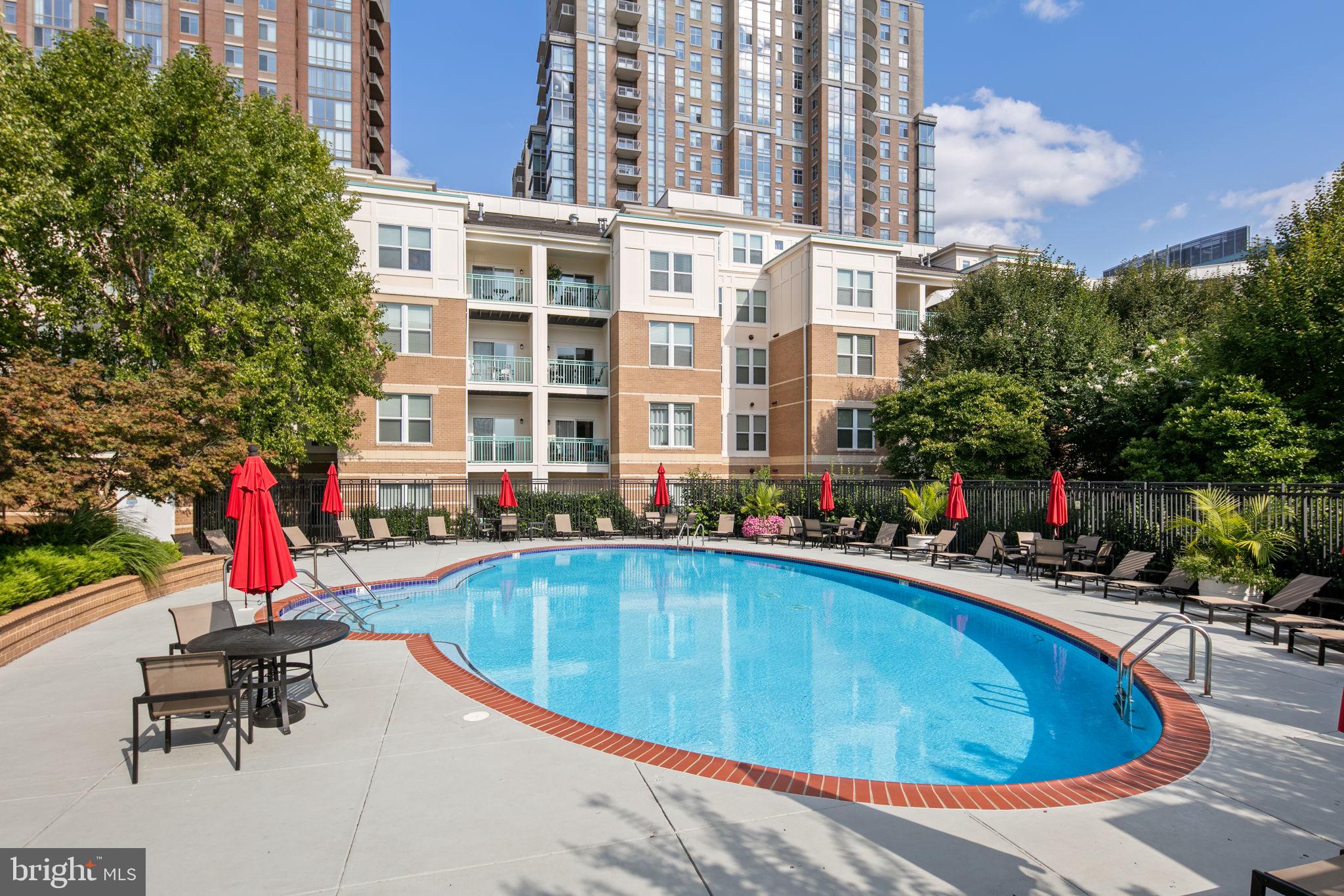 SAVOY AT RESTON TOWN CENTER - Residential