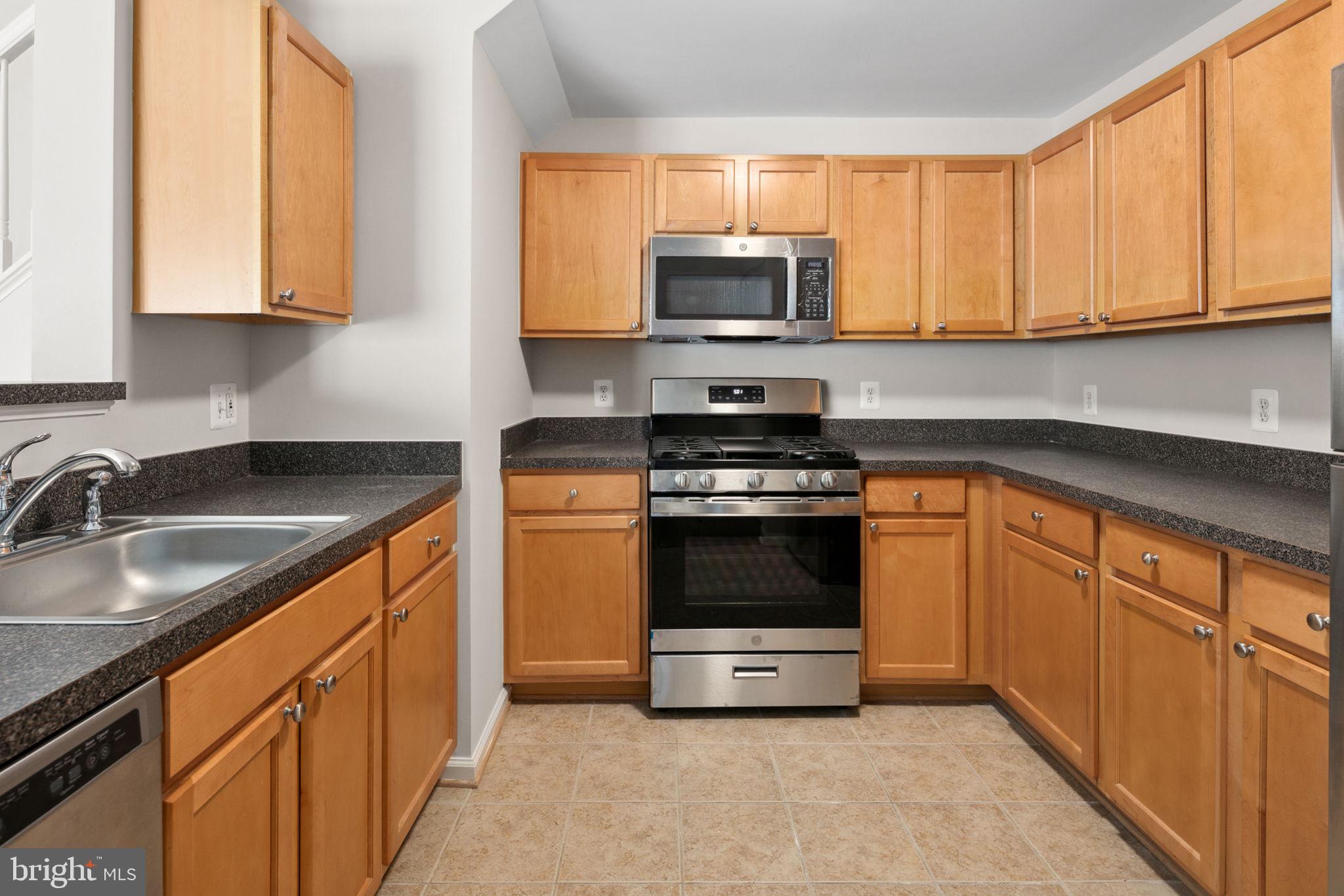 SAVOY AT RESTON TOWN CENTER - Residential