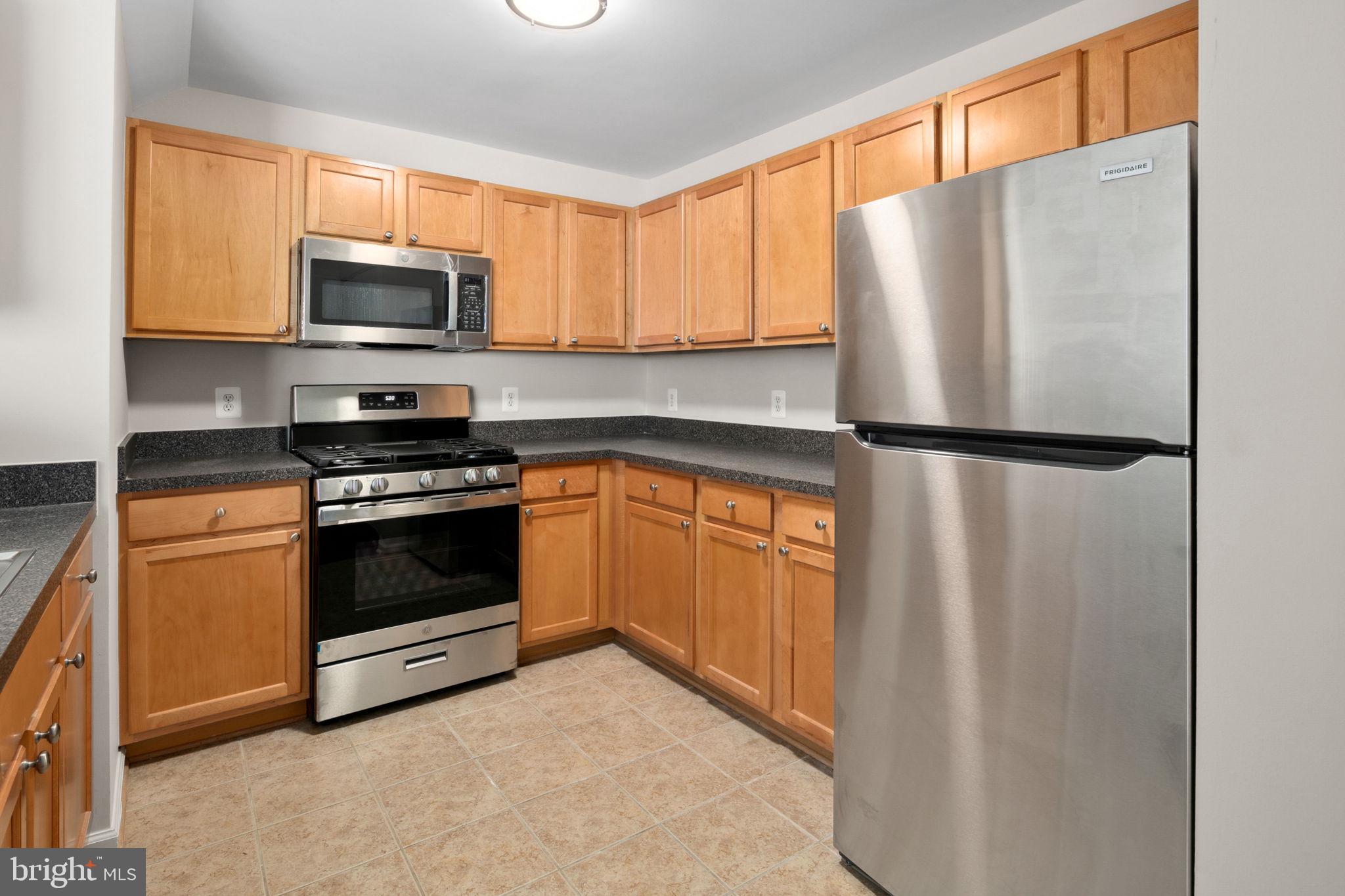 SAVOY AT RESTON TOWN CENTER - Residential