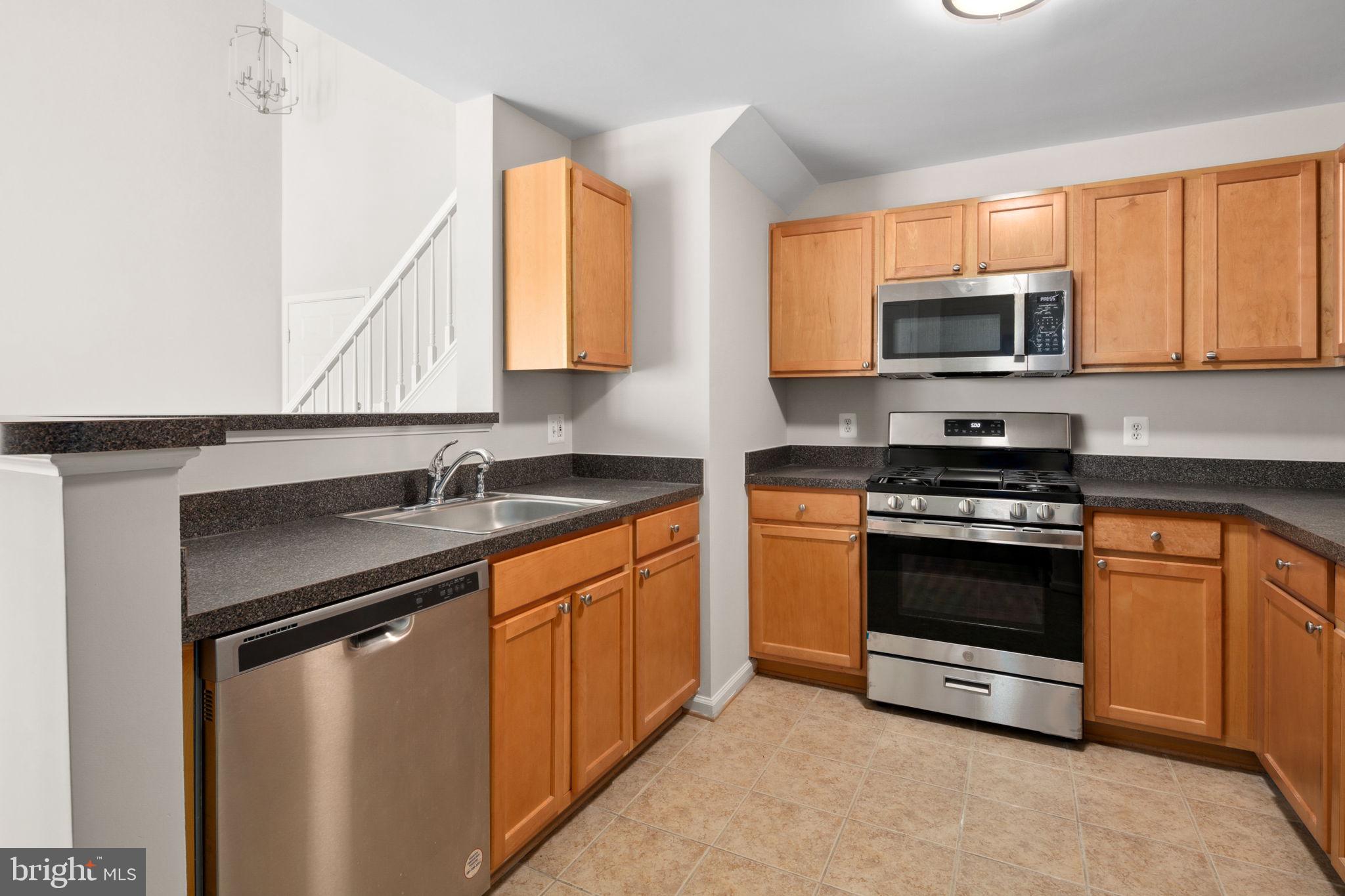 SAVOY AT RESTON TOWN CENTER - Residential