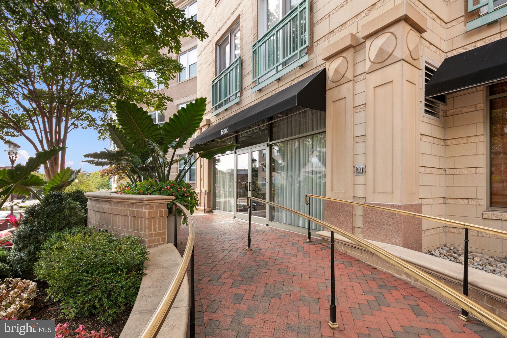 SAVOY AT RESTON TOWN CENTER - Residential