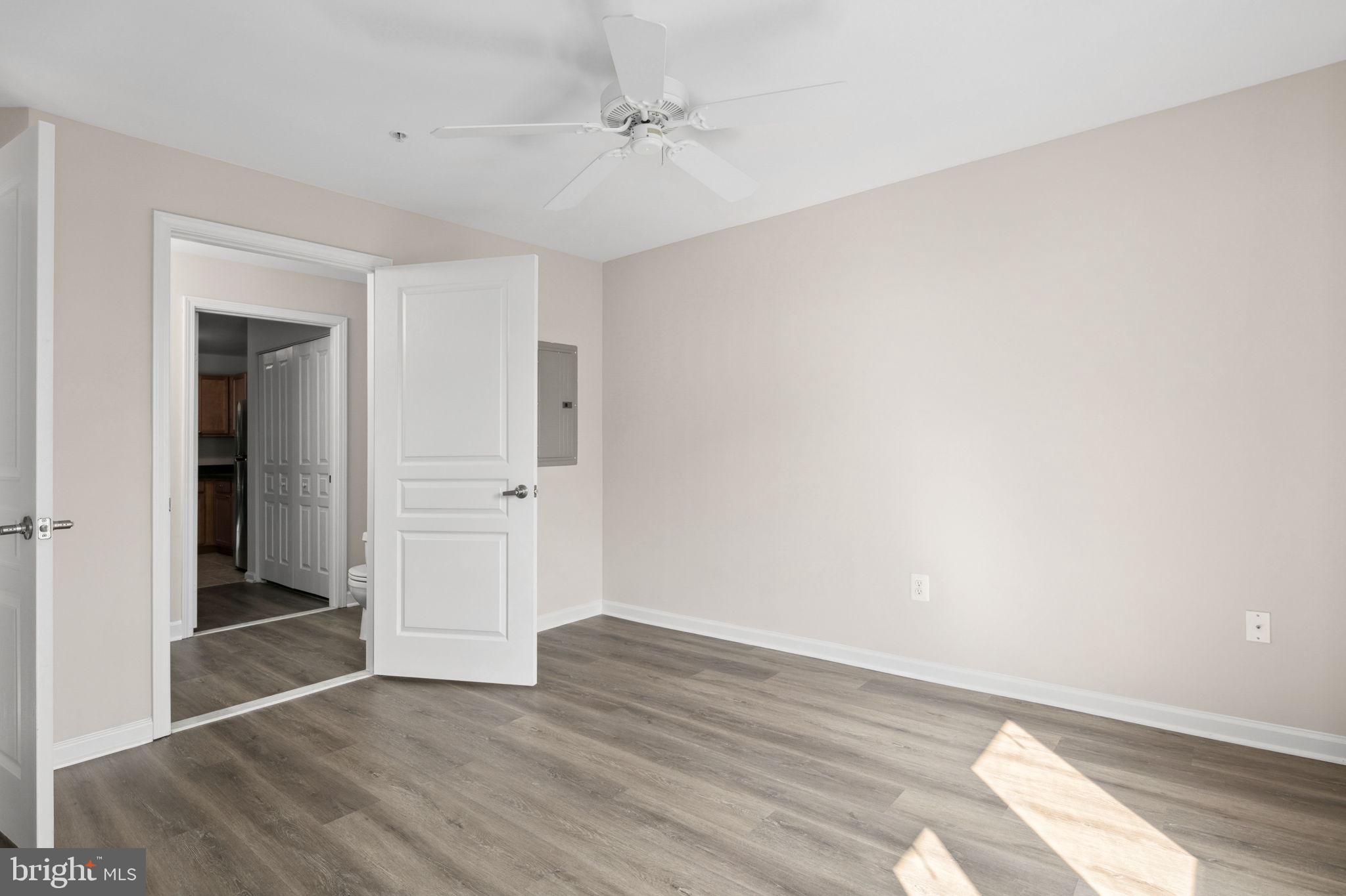 SAVOY AT RESTON TOWN CENTER - Residential