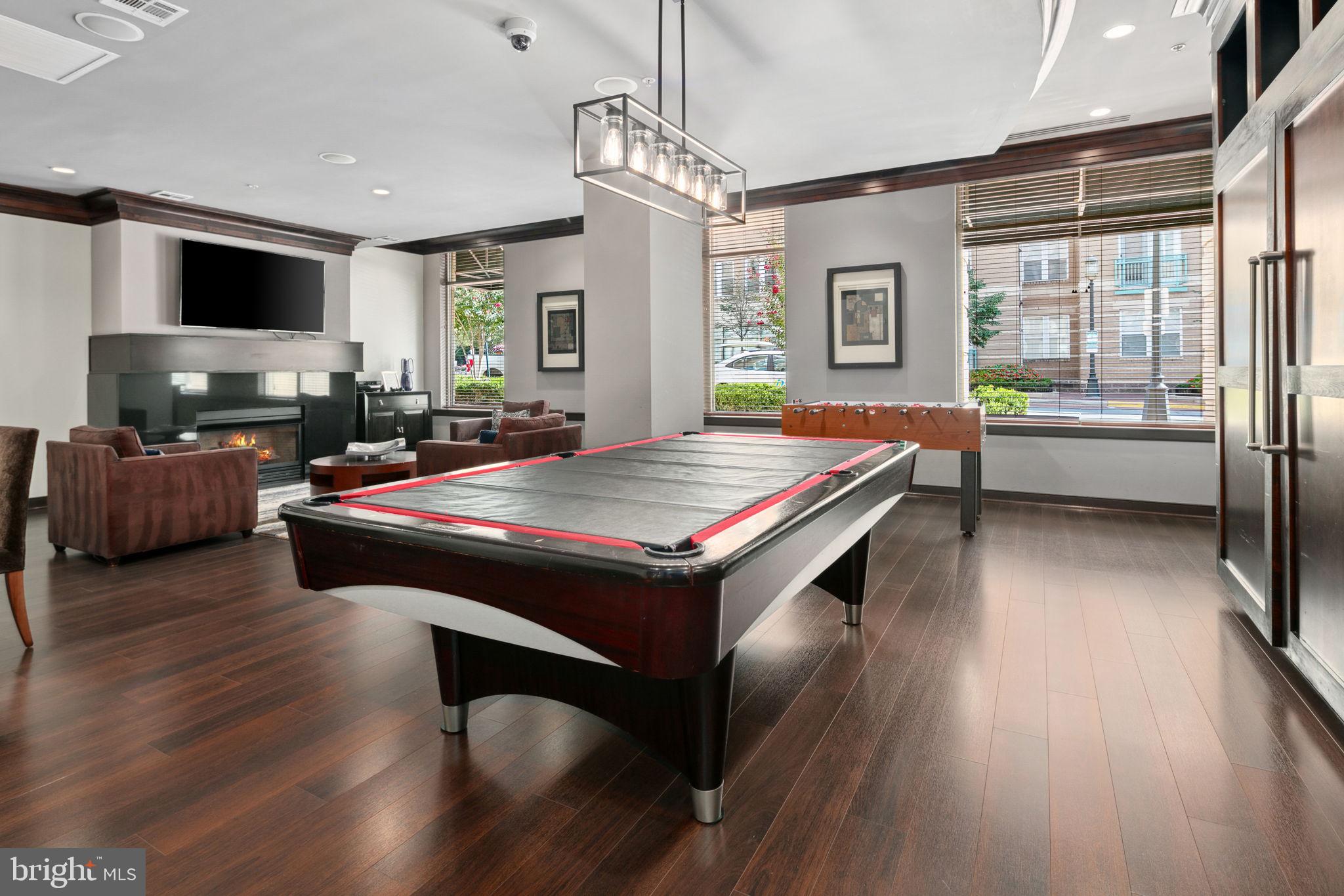 SAVOY AT RESTON TOWN CENTER - Residential