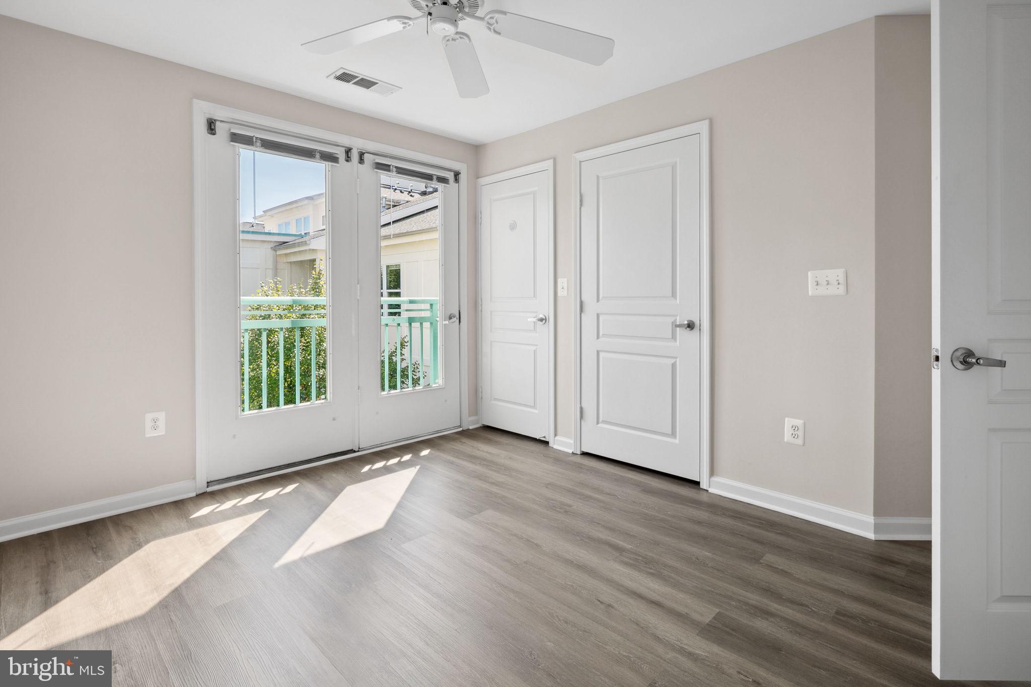 SAVOY AT RESTON TOWN CENTER - Residential