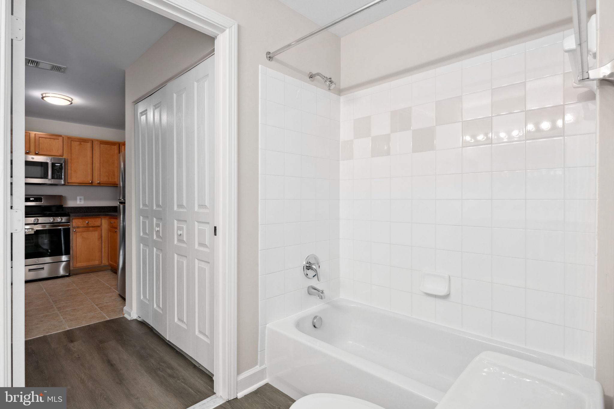 SAVOY AT RESTON TOWN CENTER - Residential