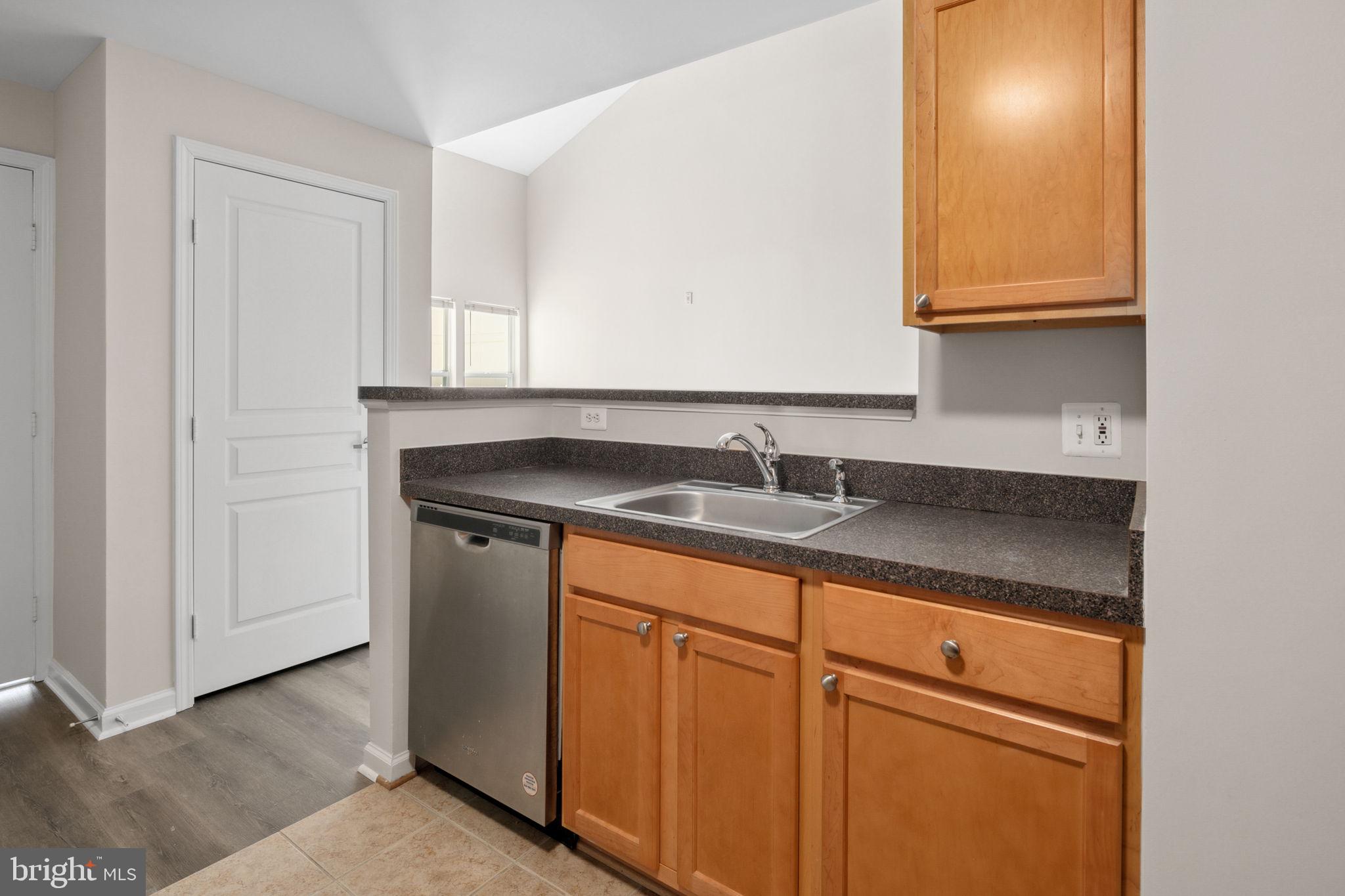 SAVOY AT RESTON TOWN CENTER - Residential