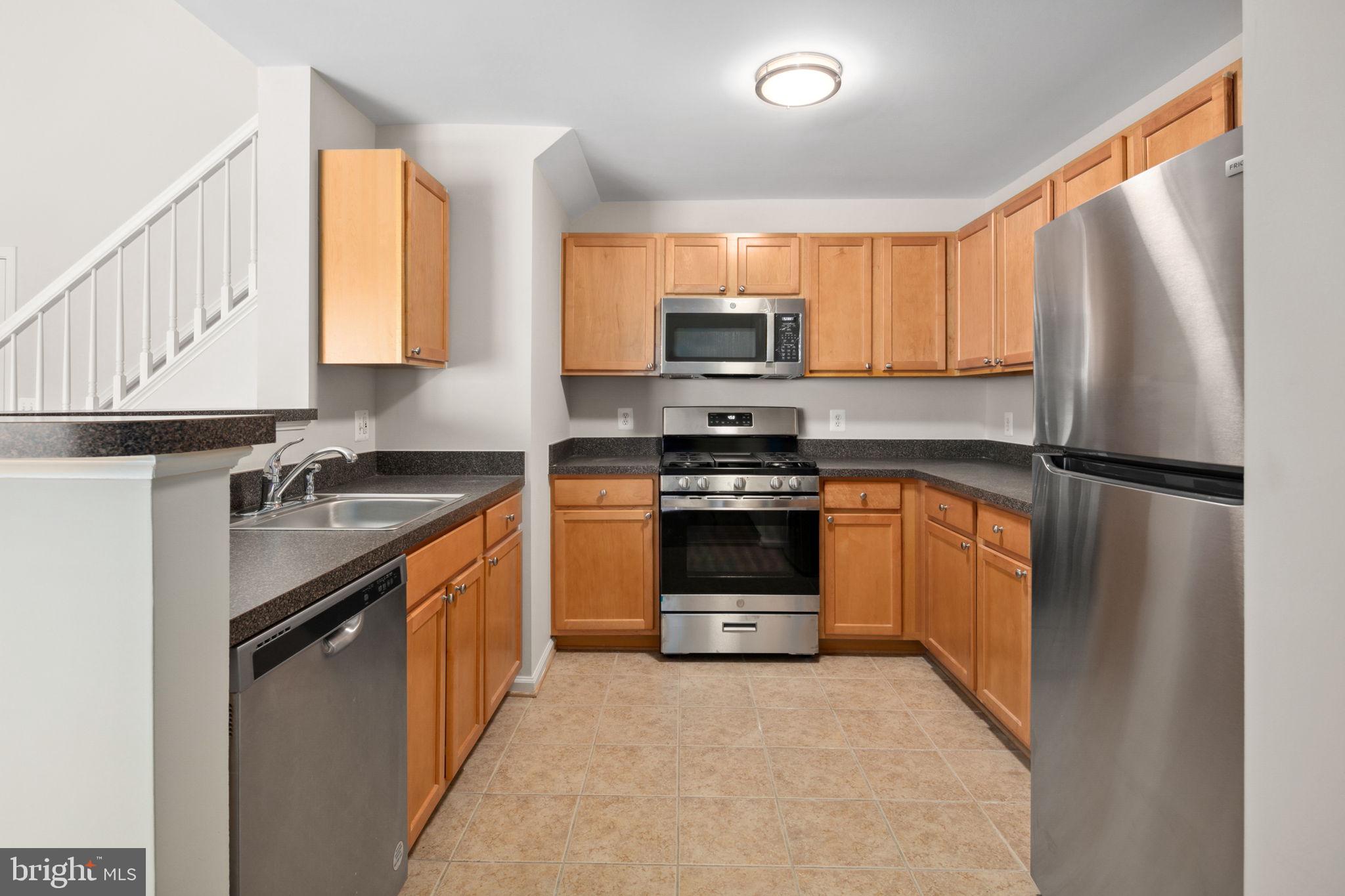 SAVOY AT RESTON TOWN CENTER - Residential