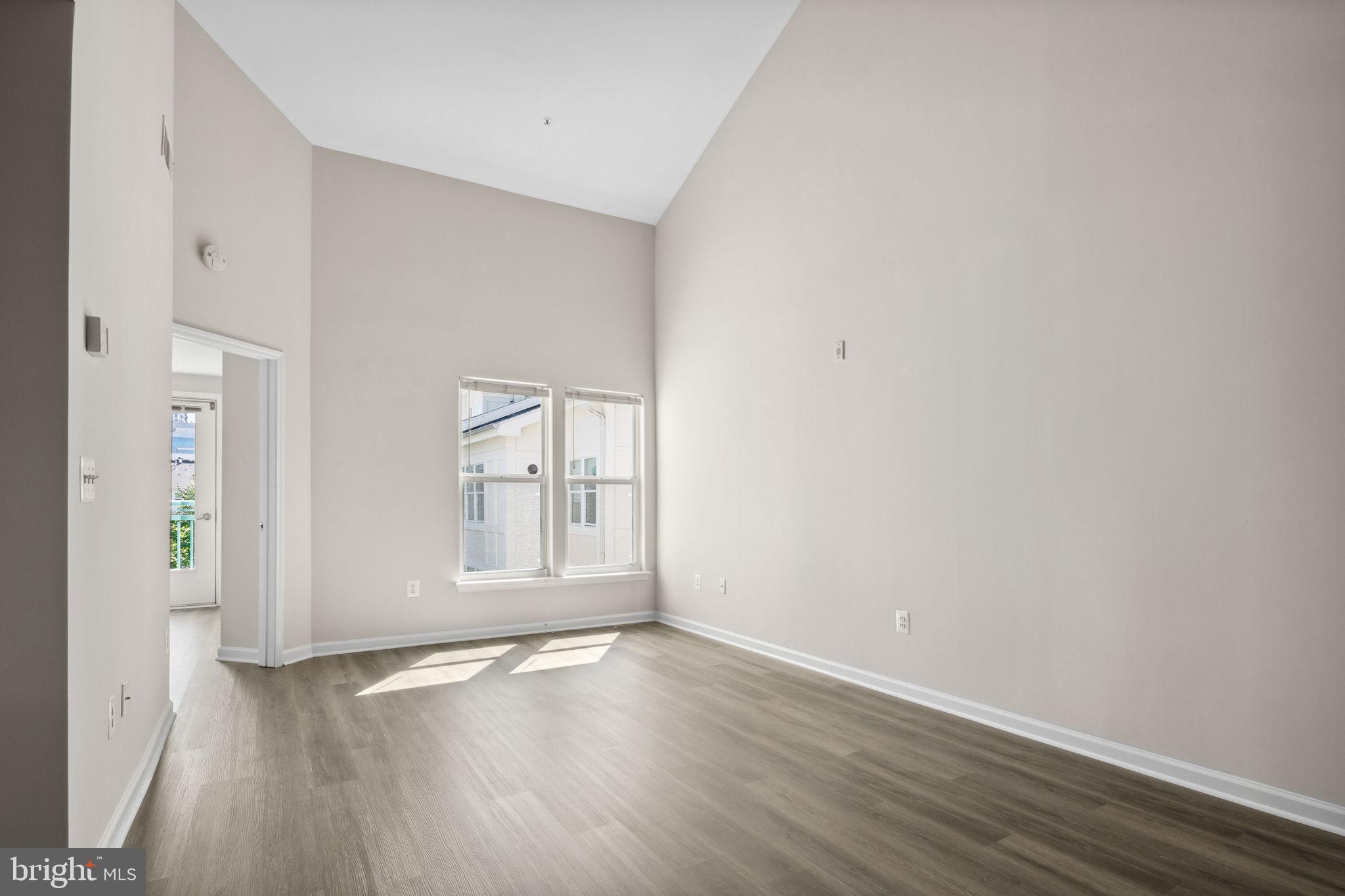 SAVOY AT RESTON TOWN CENTER - Residential