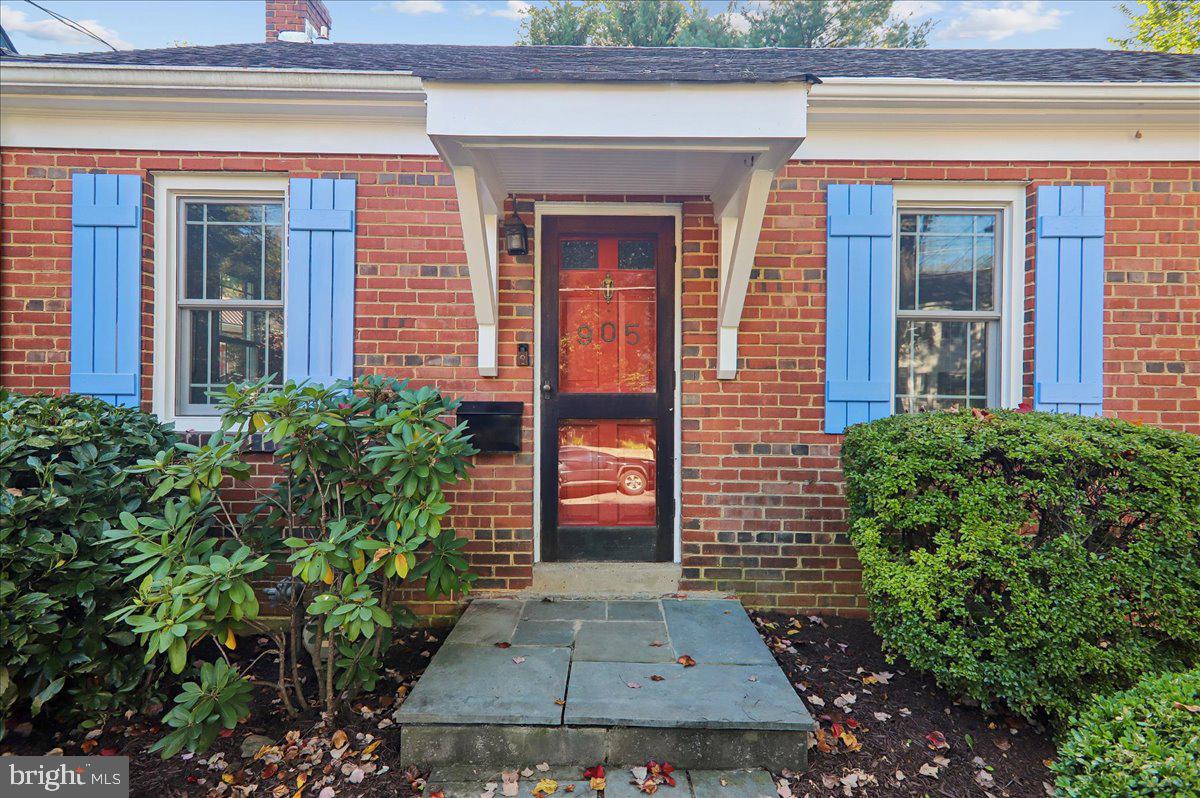 905 ERIE AVENUE