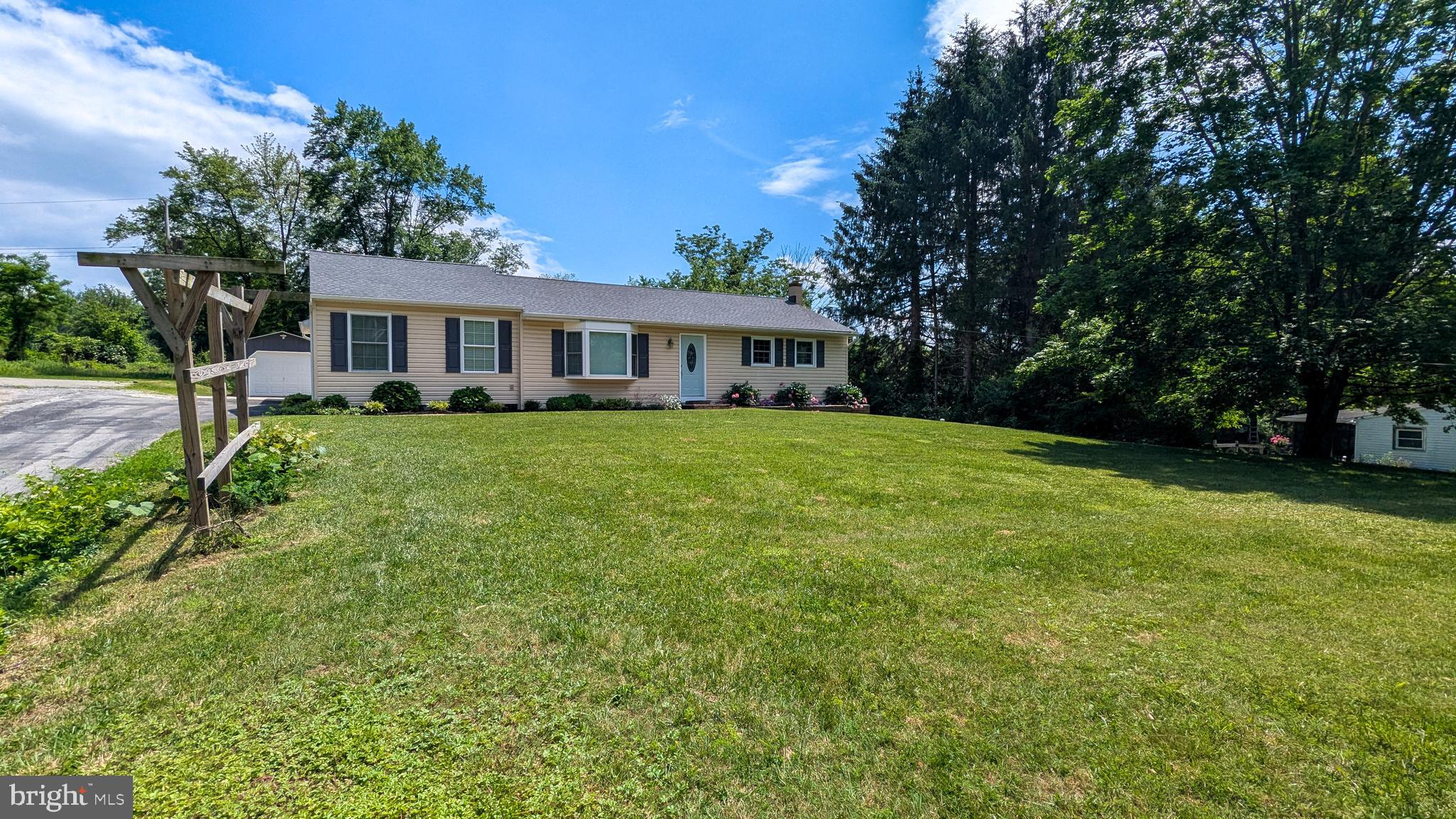 1298 E KINGS HIGHWAY