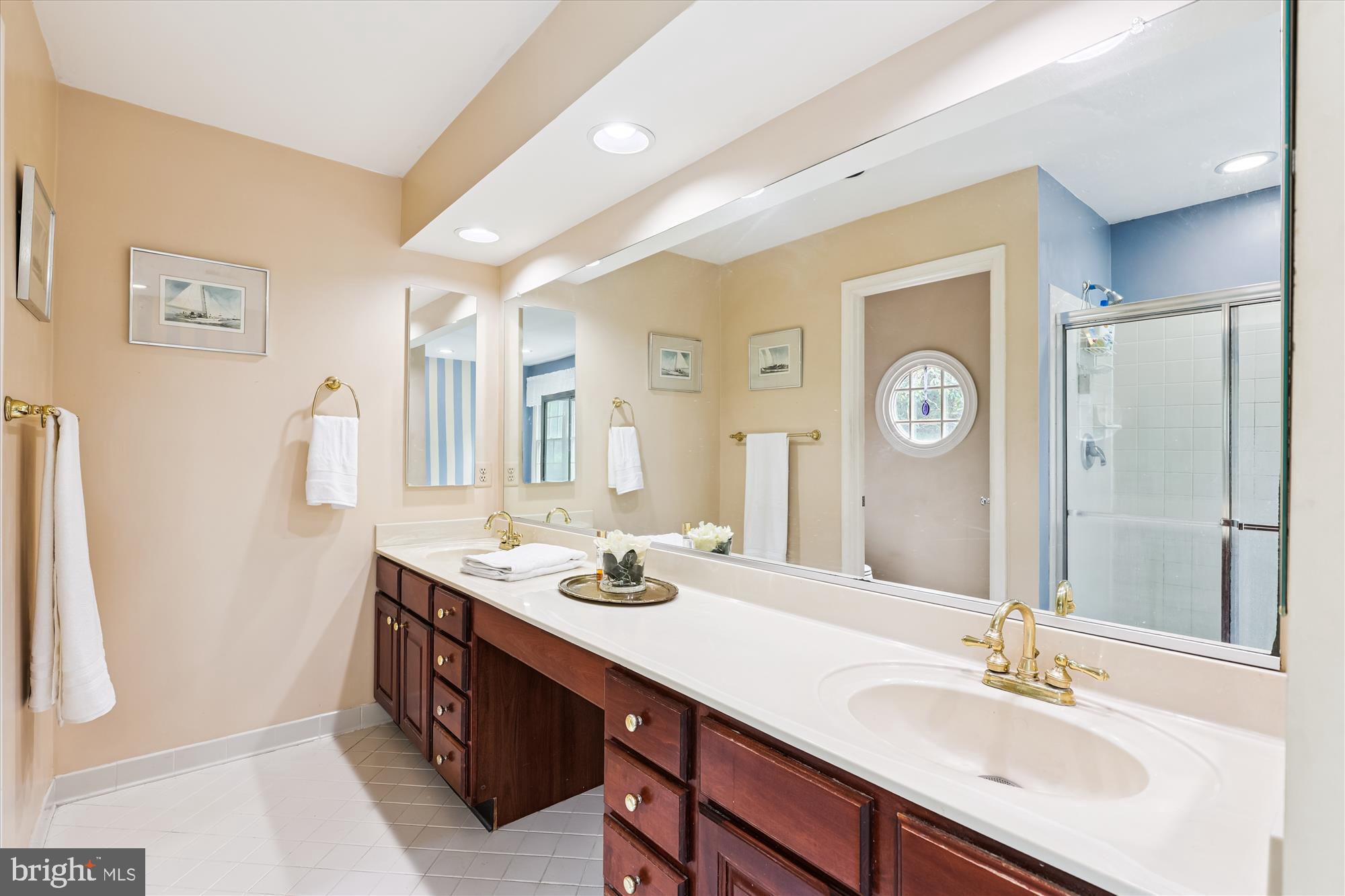 MONROE MANOR - Residential