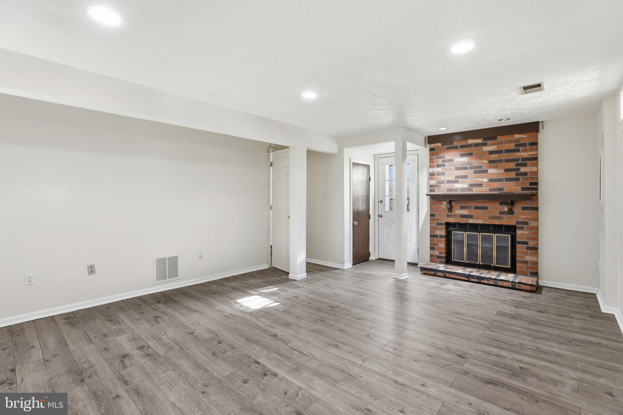 INDIAN CREEK VILLAGE - Residential