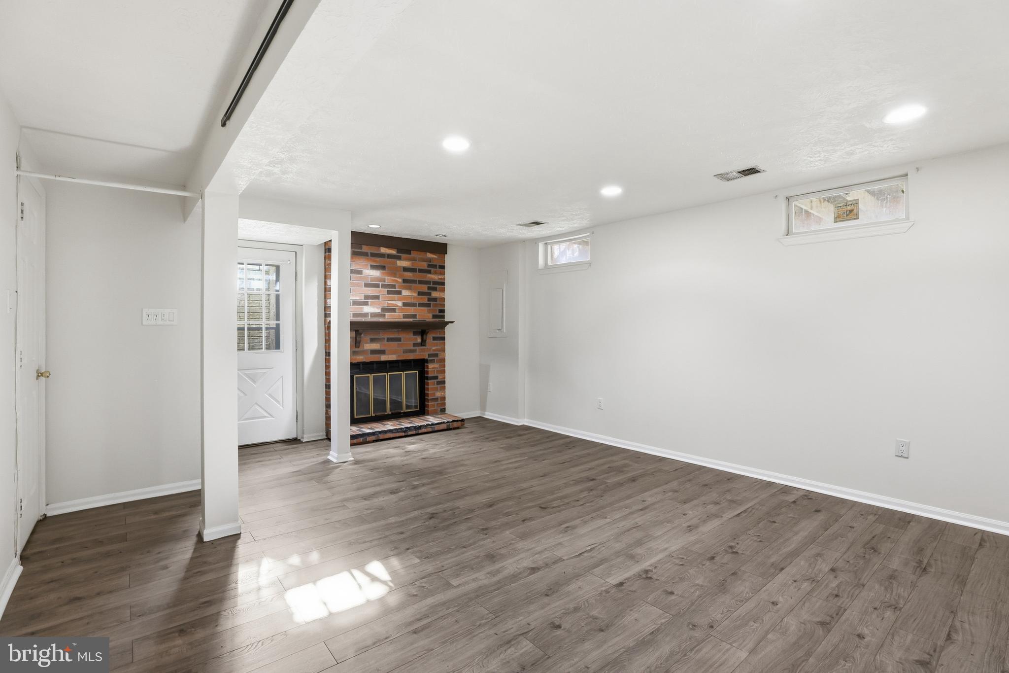 INDIAN CREEK VILLAGE - Residential