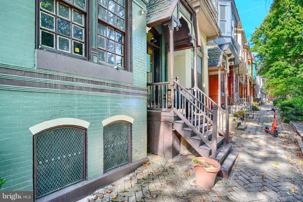 Photo of 1906 Mount Royal Terrace, BALTIMORE, MD 21217 (MLS # MDBA2186112)