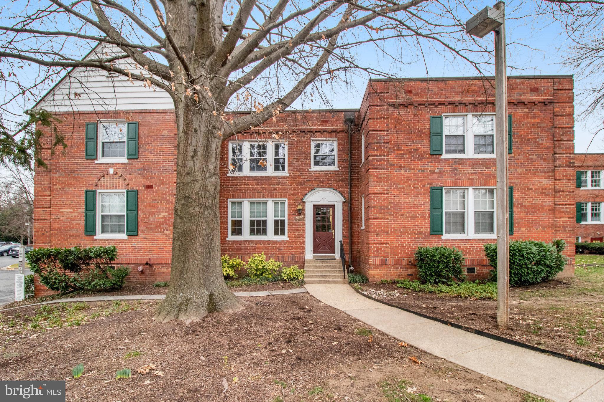 COLONIAL VILLAGE - Residential