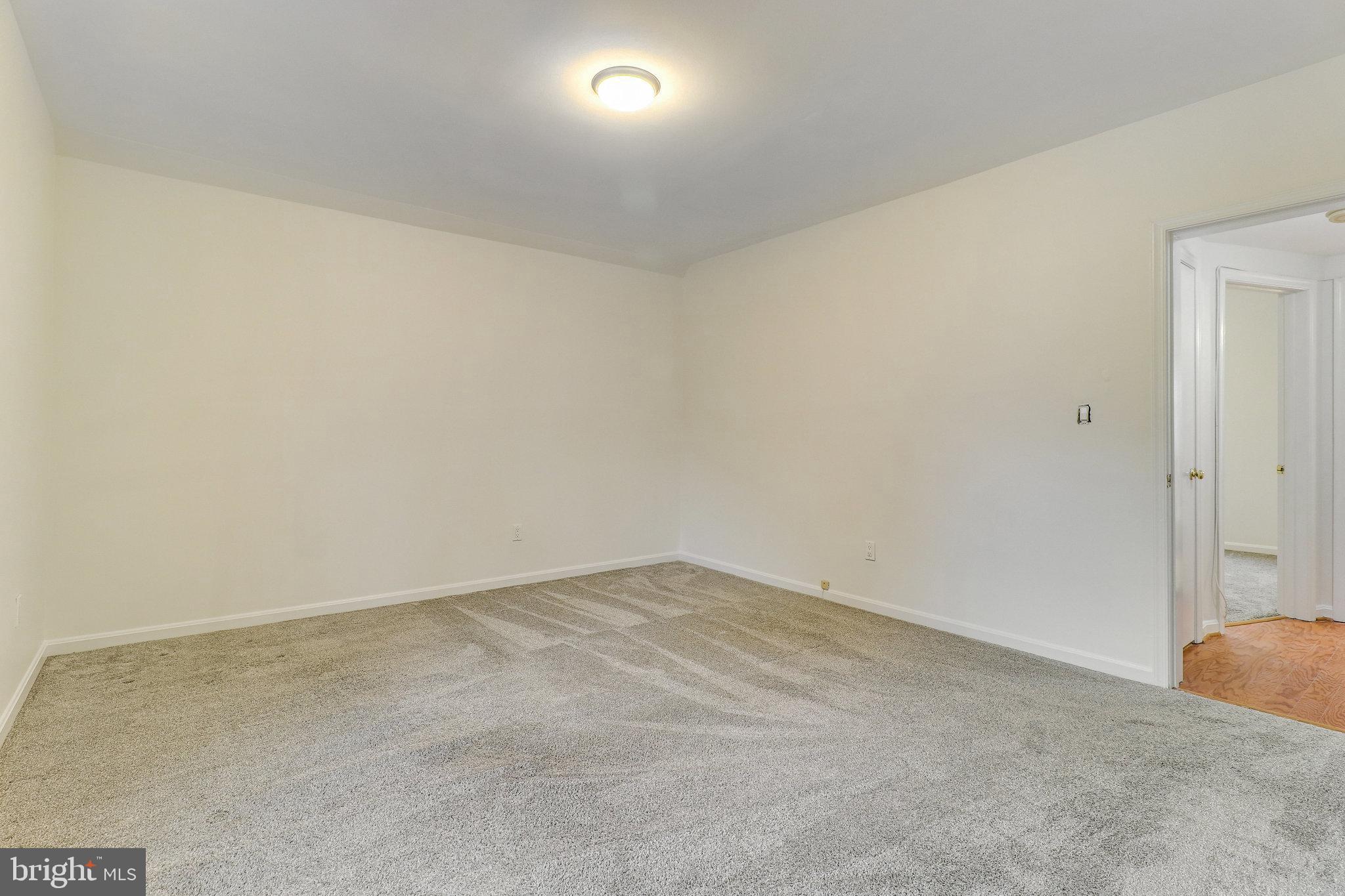 COLONIAL VILLAGE - Residential