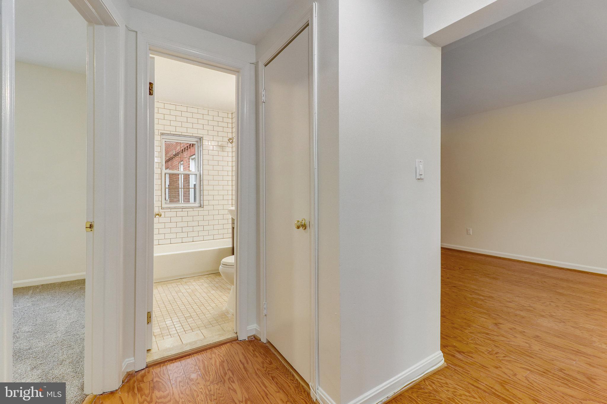 COLONIAL VILLAGE - Residential