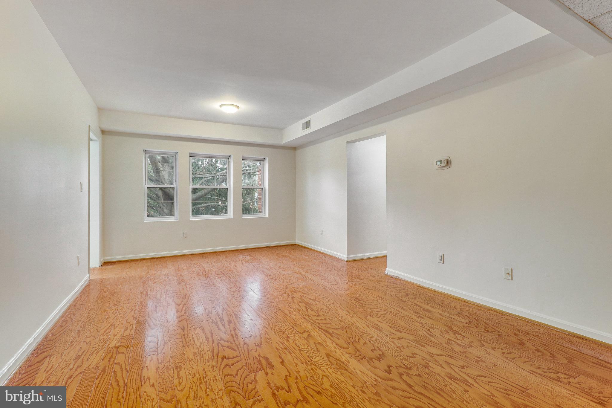 COLONIAL VILLAGE - Residential