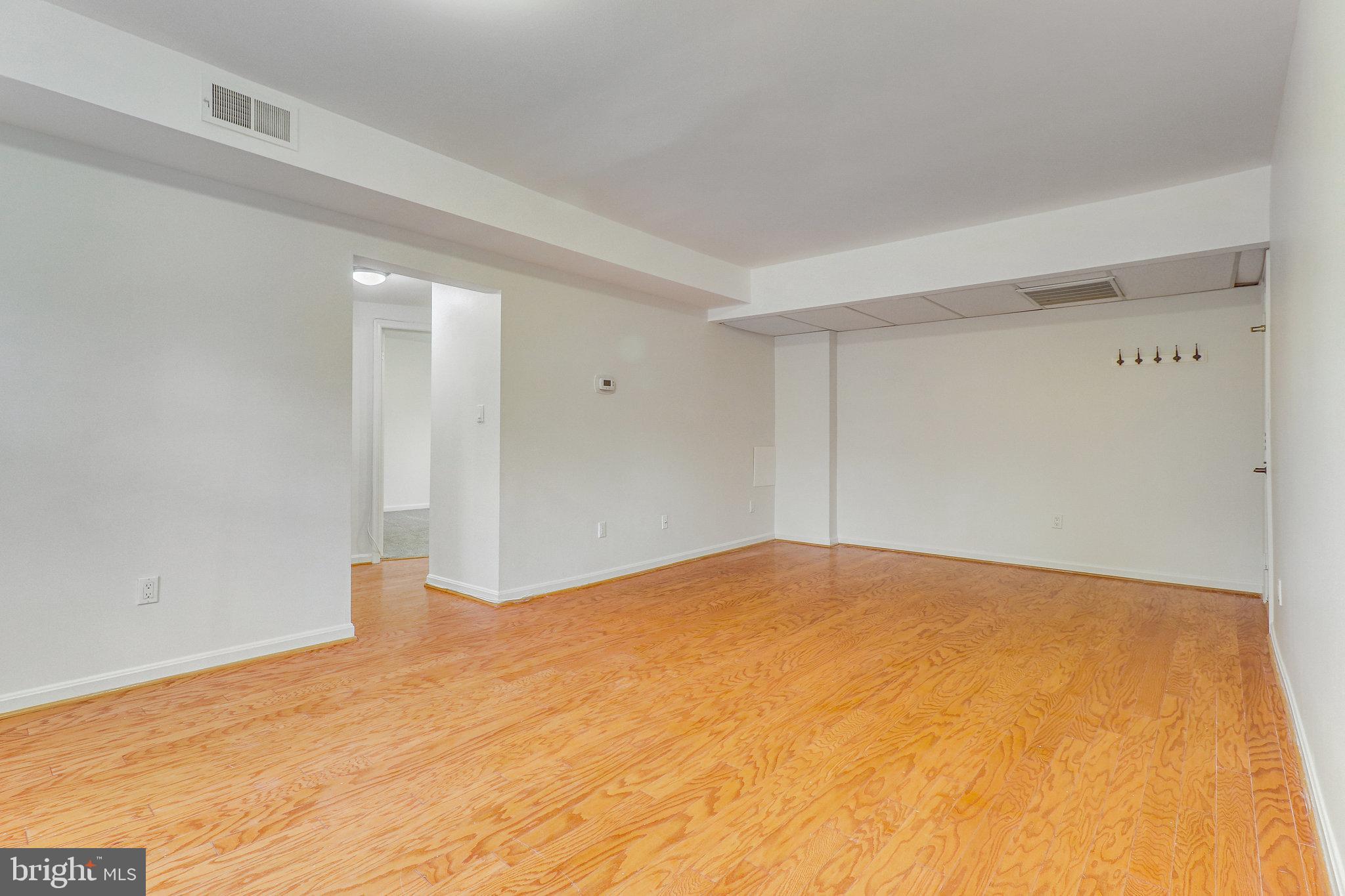 COLONIAL VILLAGE - Residential