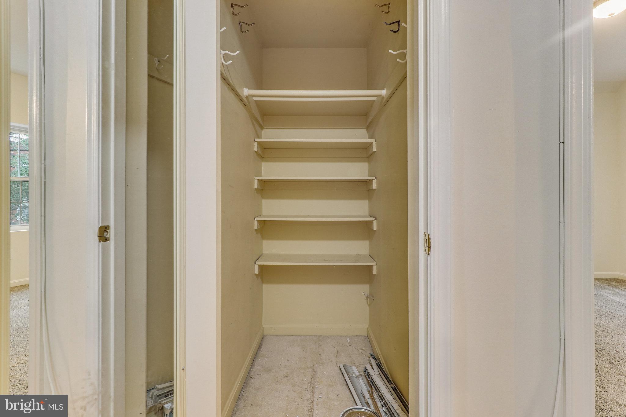 COLONIAL VILLAGE - Residential