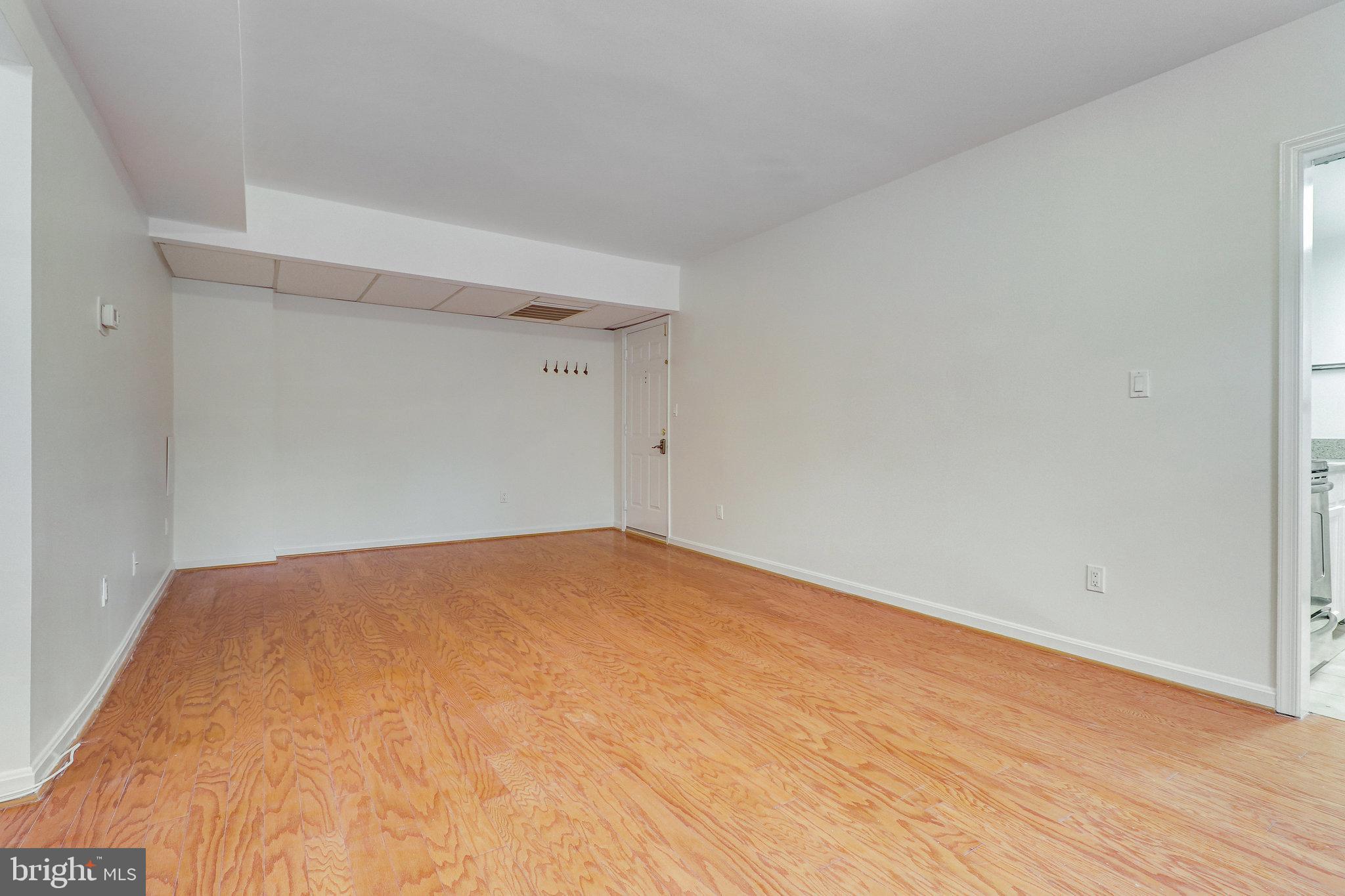 COLONIAL VILLAGE - Residential