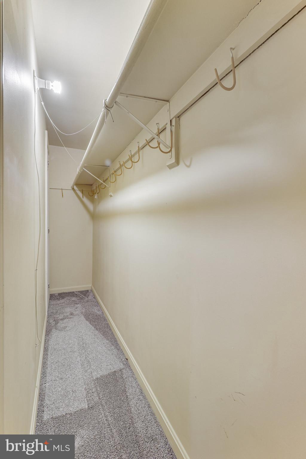 COLONIAL VILLAGE - Residential