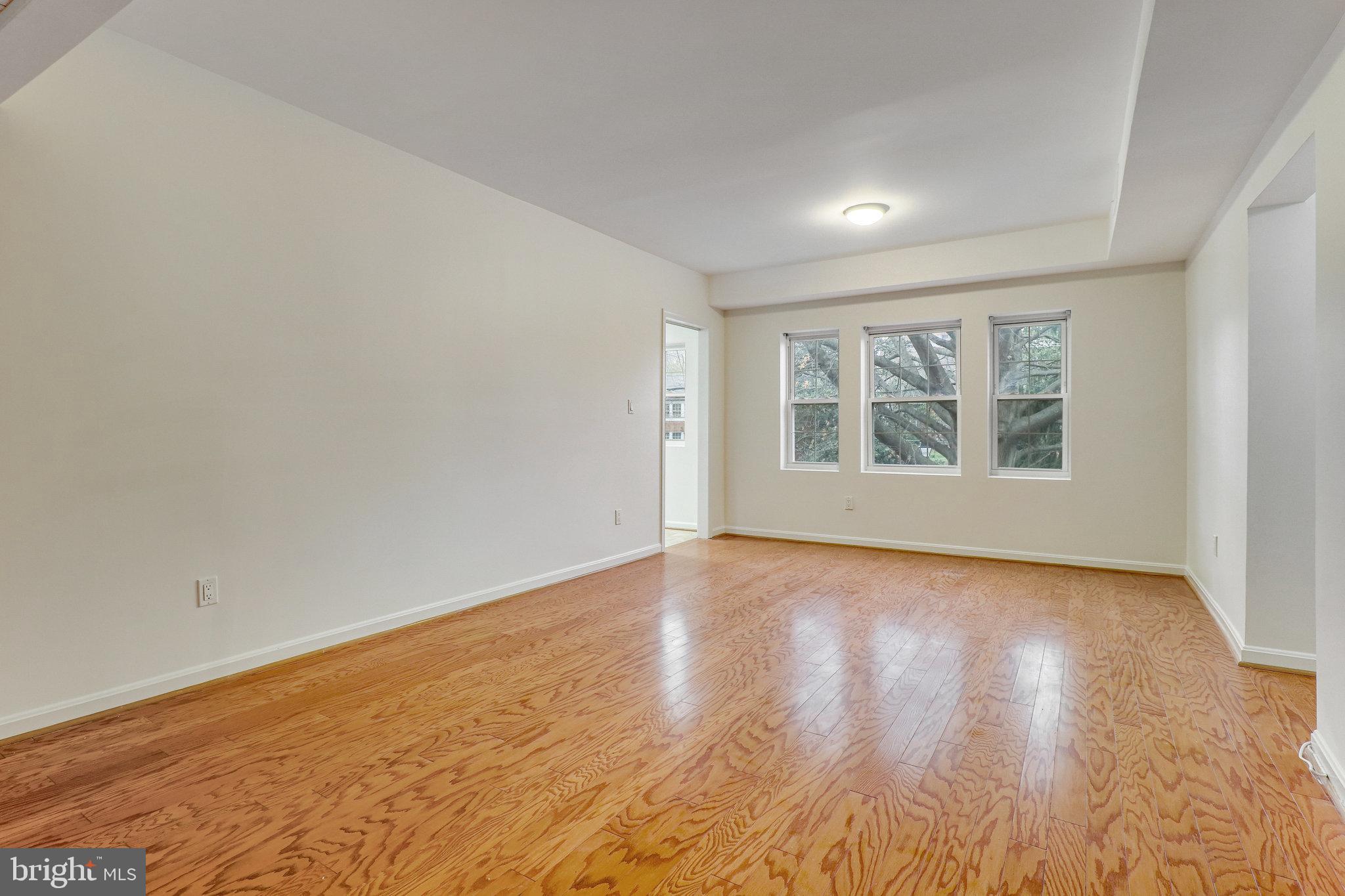 COLONIAL VILLAGE - Residential