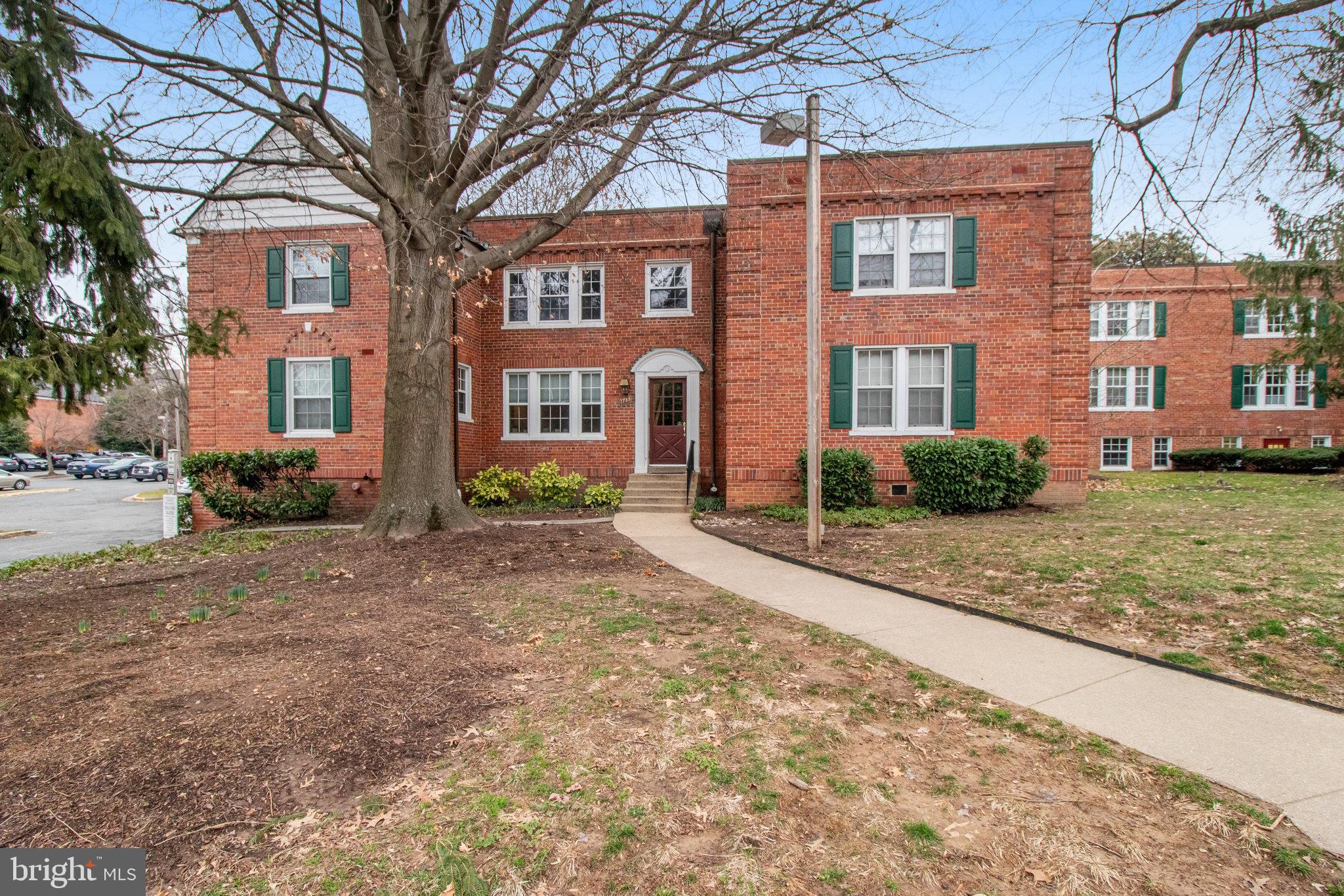 COLONIAL VILLAGE - Residential