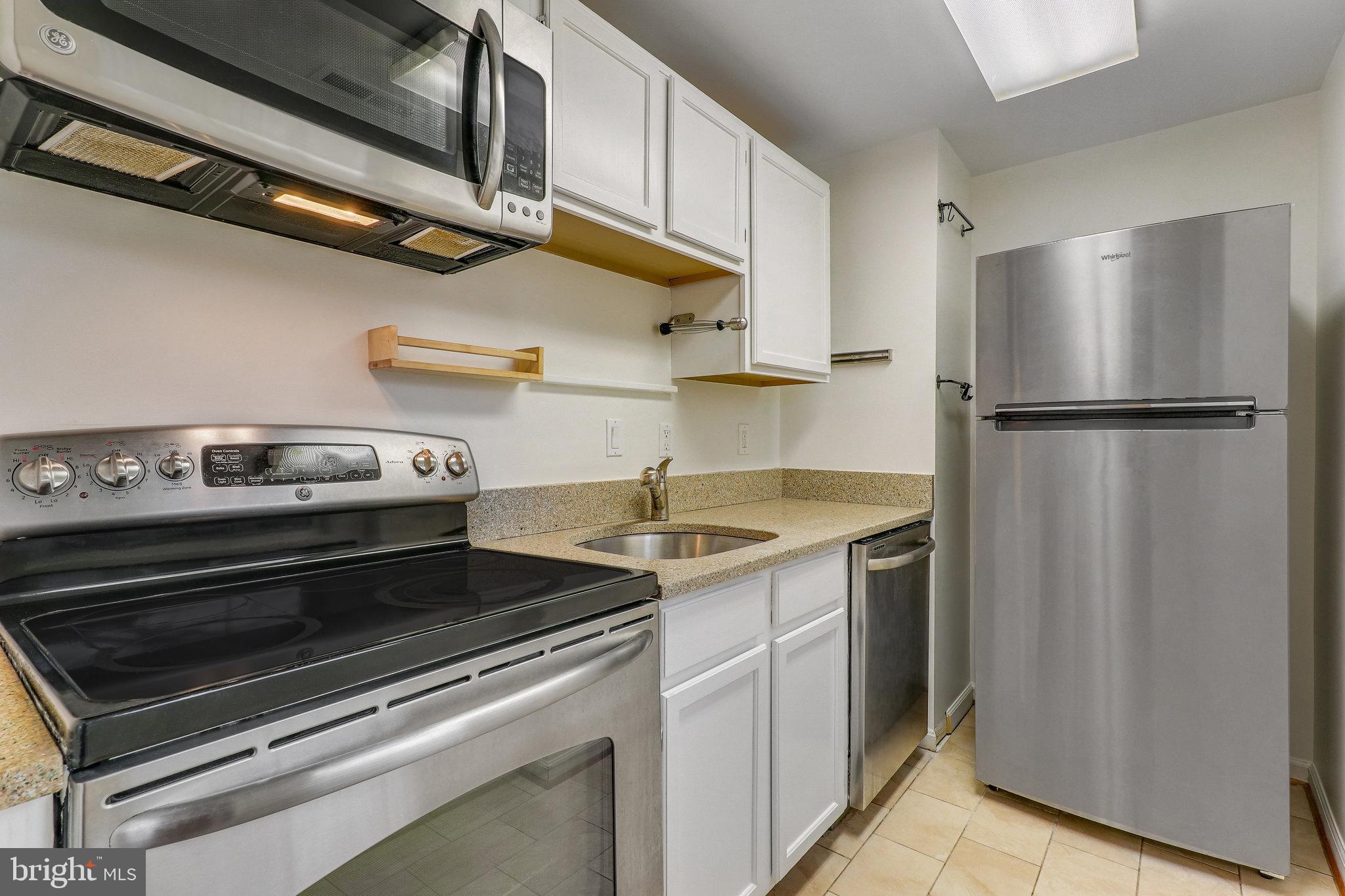 COLONIAL VILLAGE - Residential