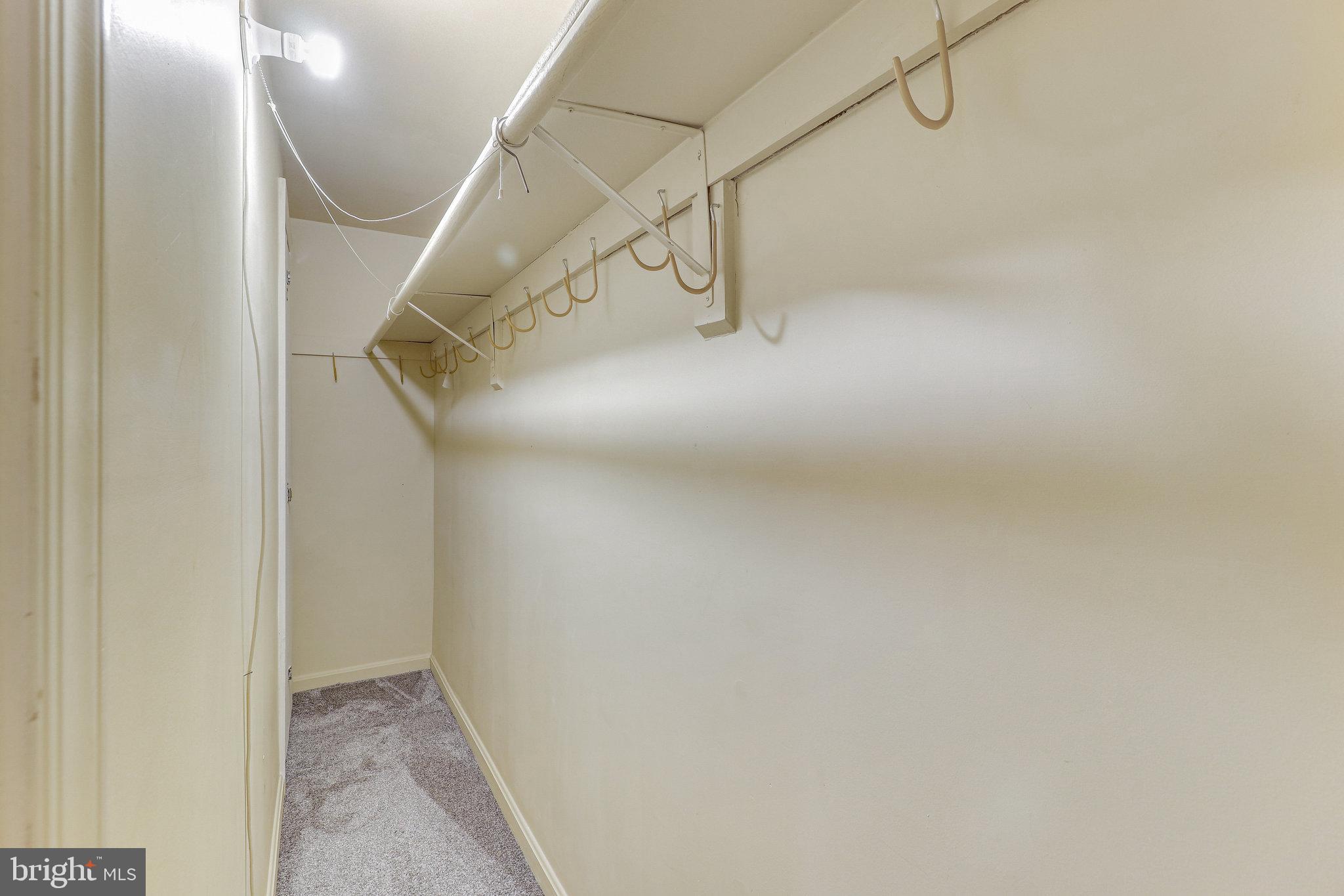 COLONIAL VILLAGE - Residential