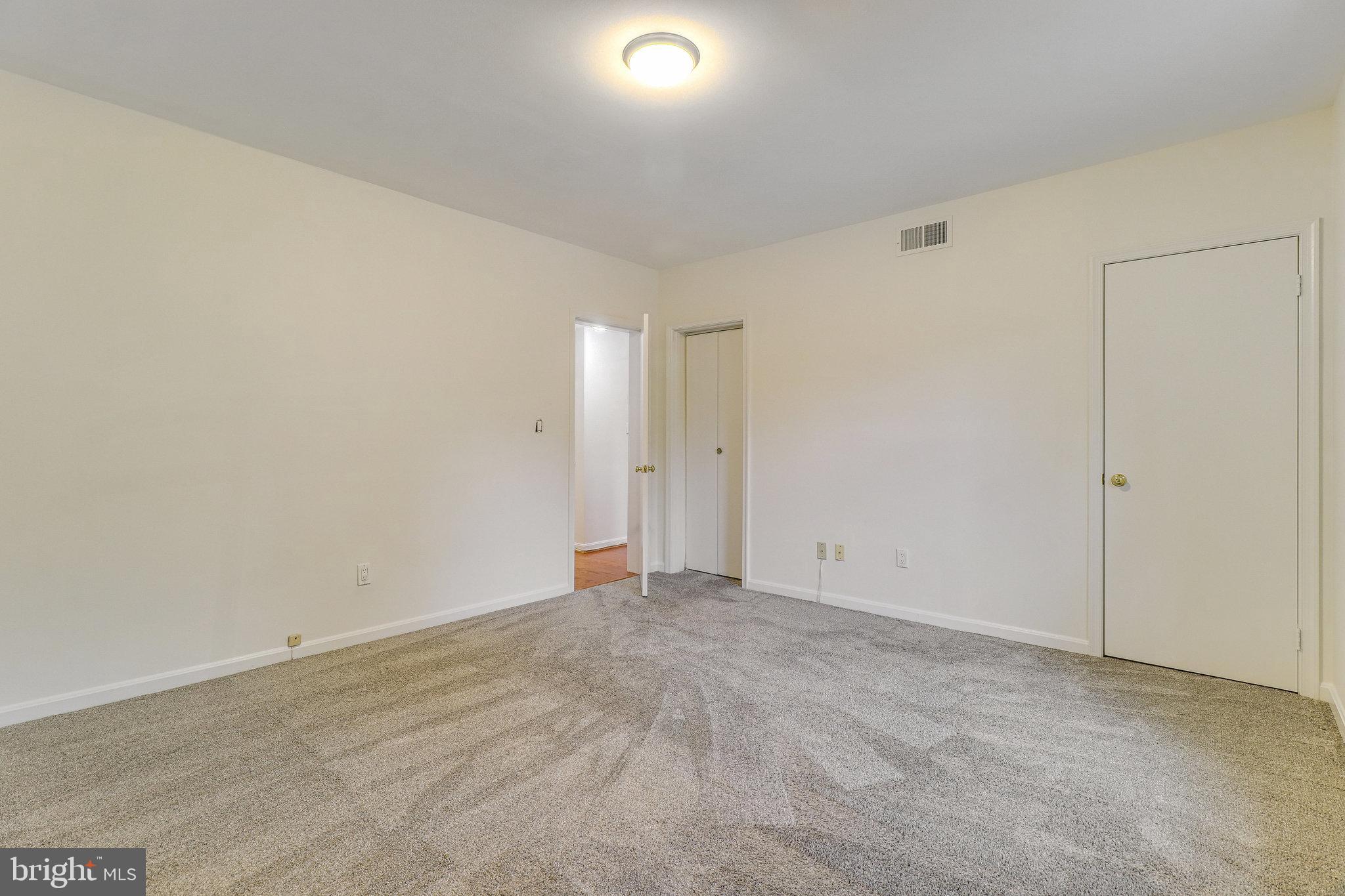 COLONIAL VILLAGE - Residential