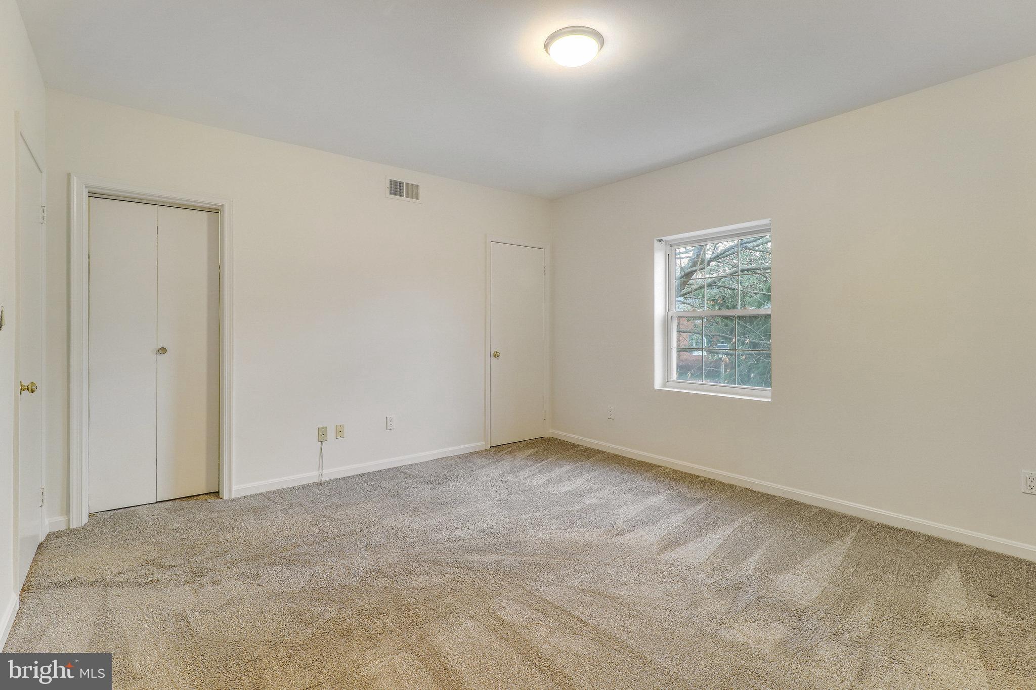 COLONIAL VILLAGE - Residential