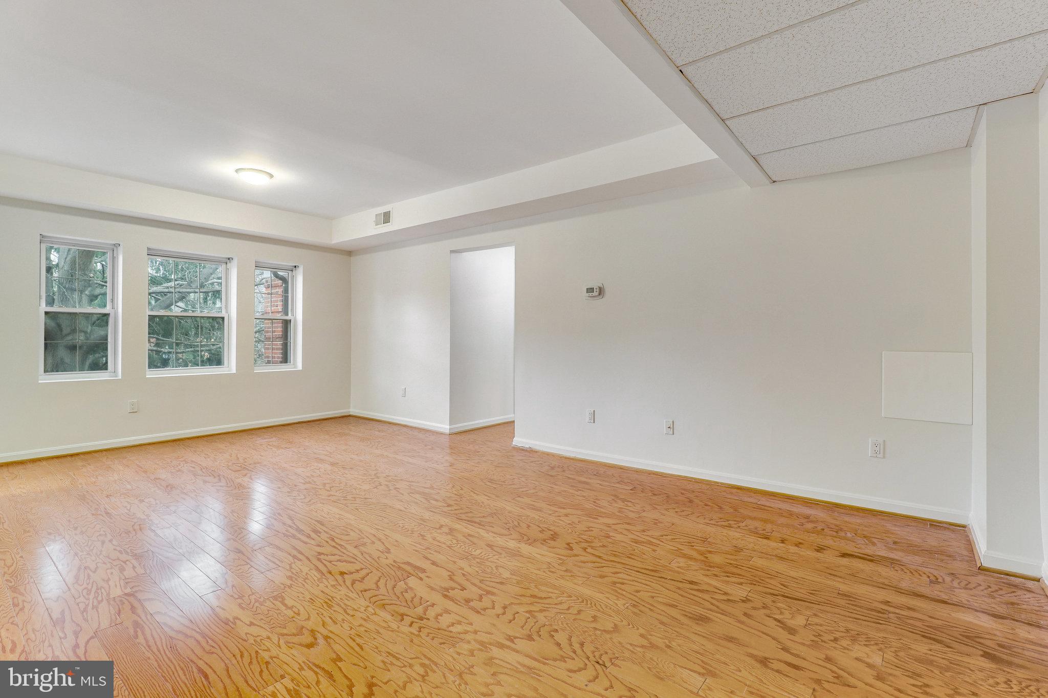 COLONIAL VILLAGE - Residential