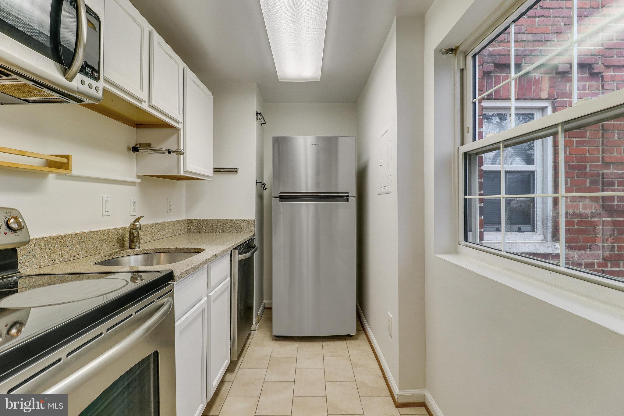 COLONIAL VILLAGE - Residential