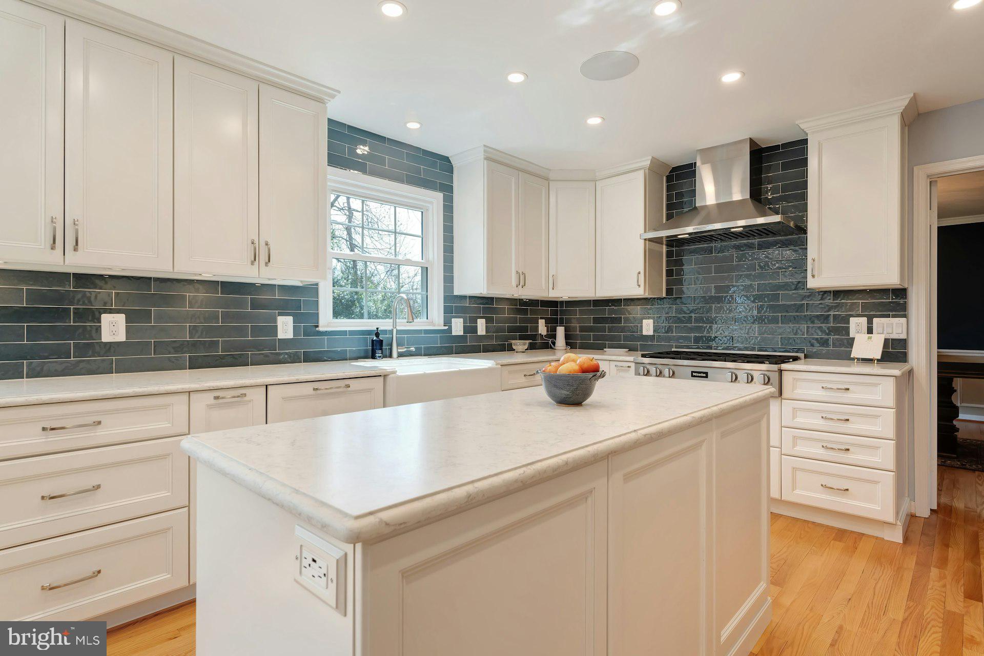 WAPLES MILL ESTATES - Residential