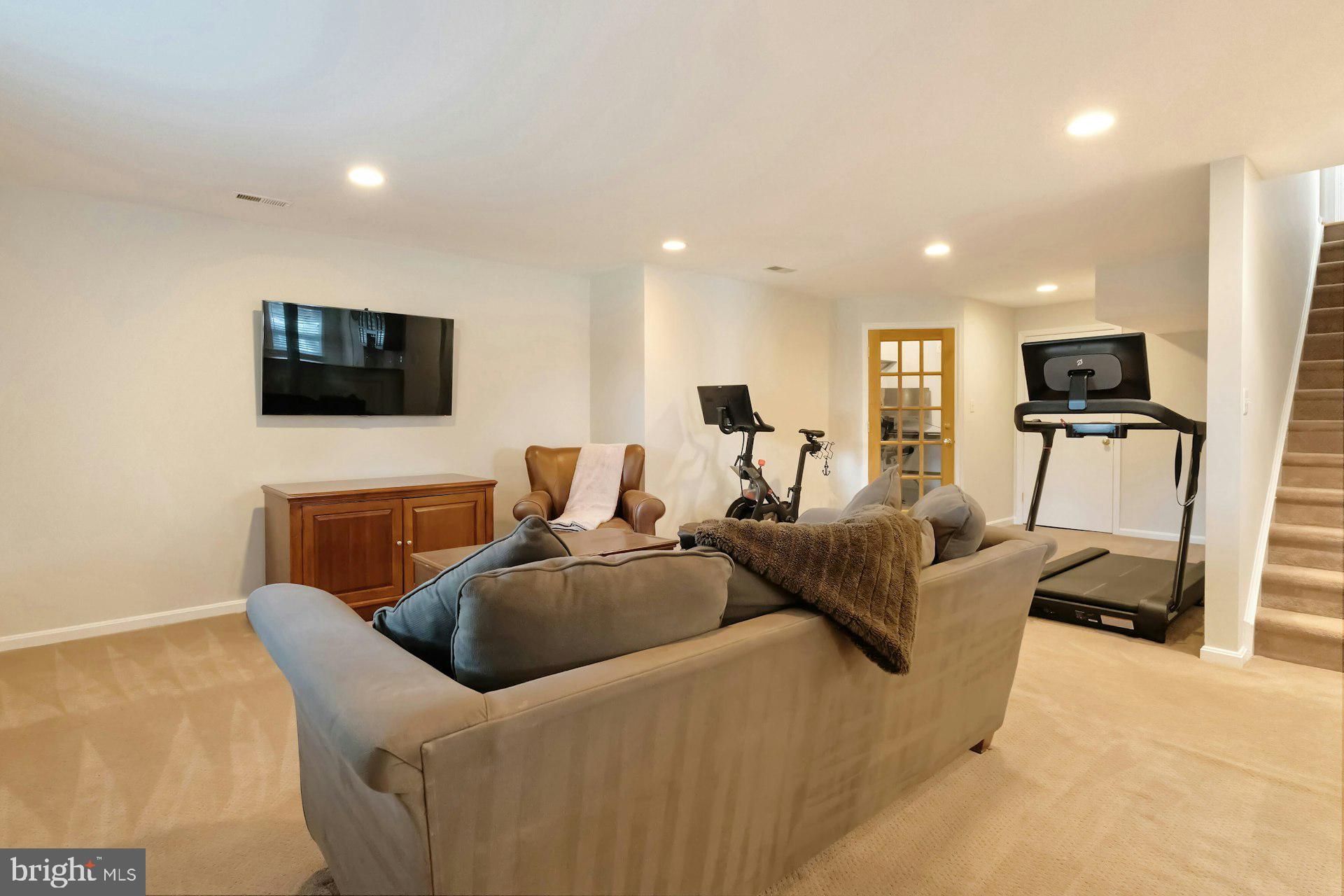 WAPLES MILL ESTATES - Residential