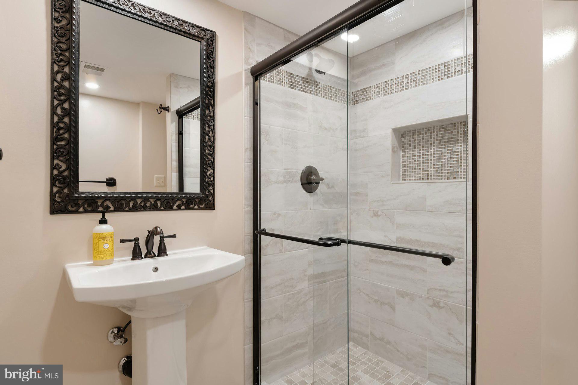 WAPLES MILL ESTATES - Residential