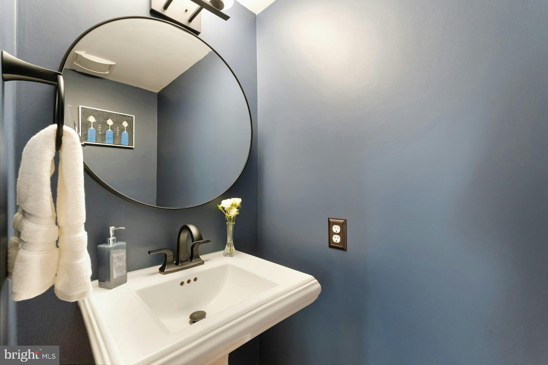 WAPLES MILL ESTATES - Residential