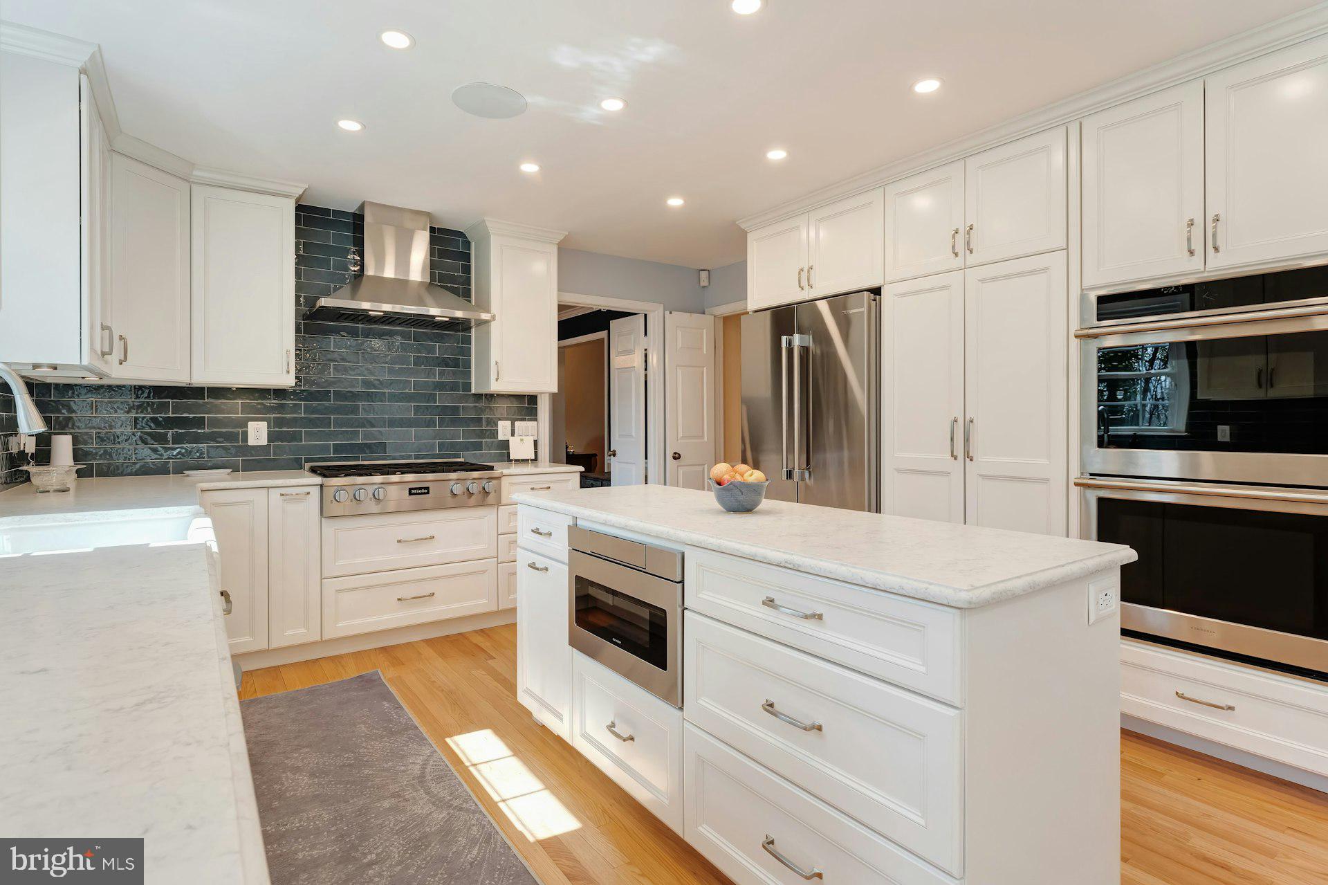 WAPLES MILL ESTATES - Residential