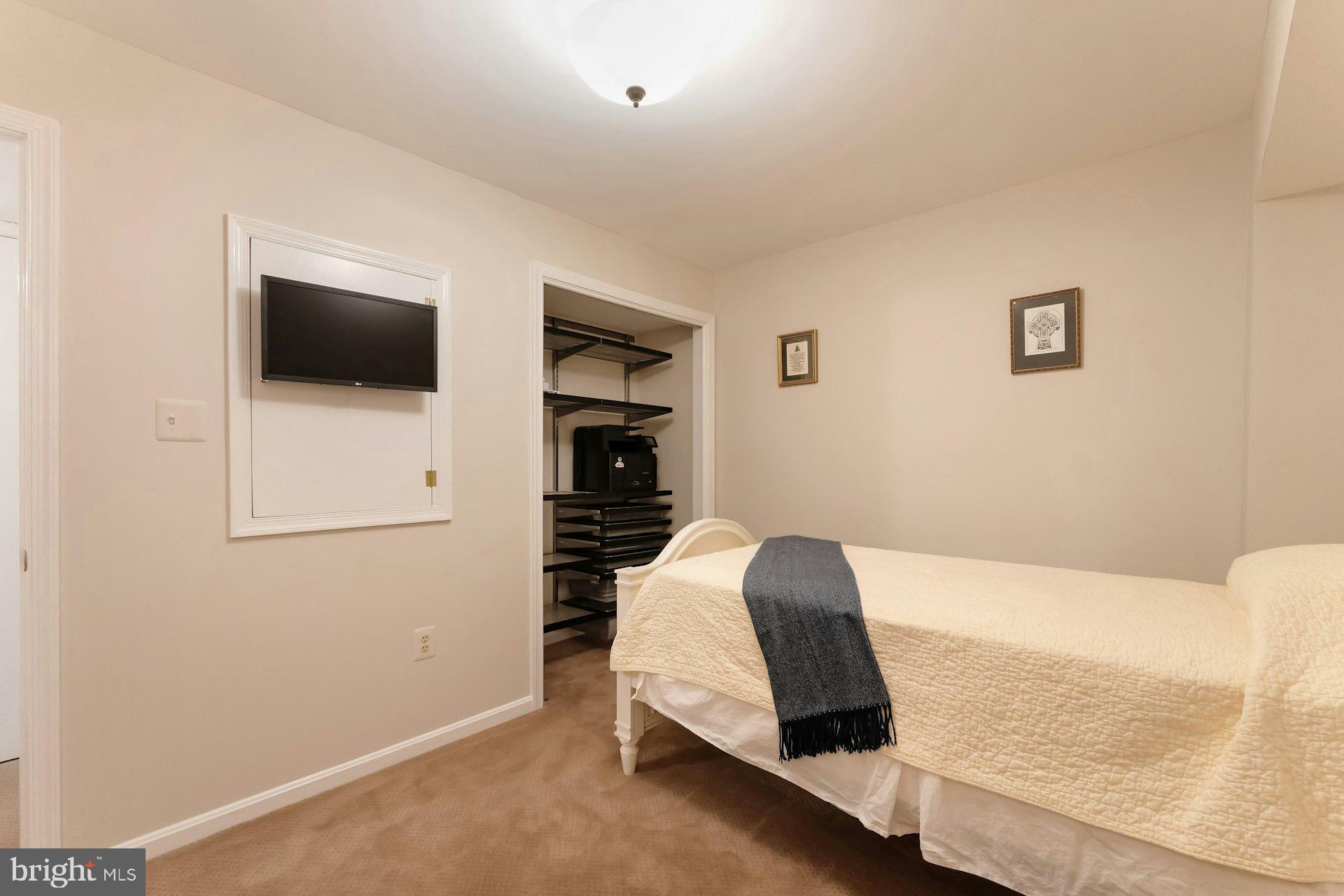 WAPLES MILL ESTATES - Residential