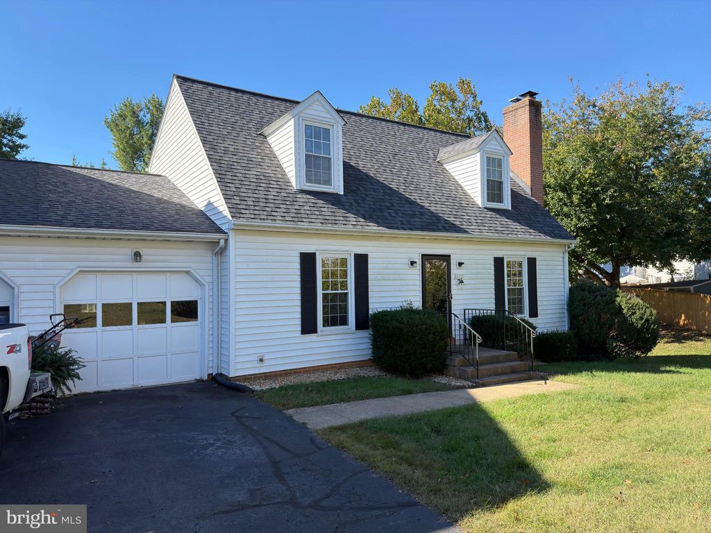 Photo of 562 Tiffany Court, WARRENTON, VA 20186 (MLS # VAFQ2019382)