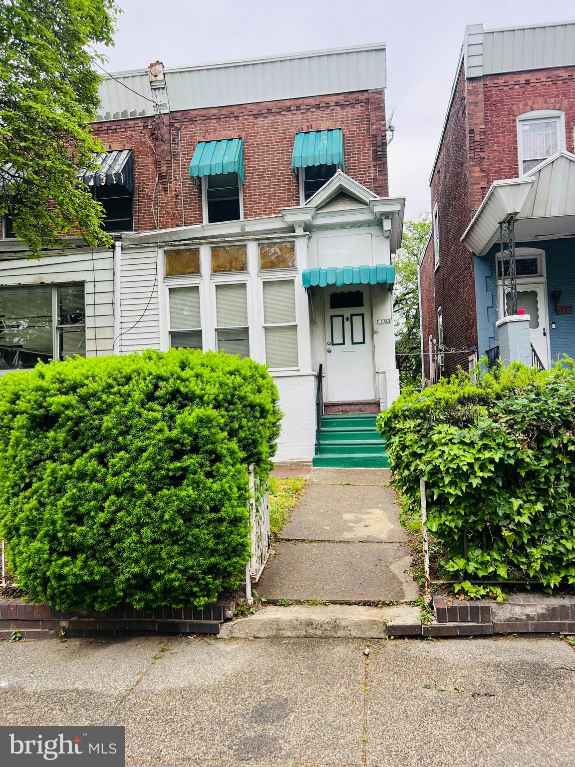 Welcome to 6829 Woodland Ave, Philadelphia where convenience meets comfort in this well-maintained four bedroom, one and half bathroom desirable home. the large living room has enough space to accommodate your family and friends, you will enjoy the beautiful tiling floor and behind the dining area is the kitchen and the exit to the rear fenced in yard that is perfect for bar-b-ques, As you go up the steps, you'll find 4 nicely sized bedrooms and a full bath. The basement can easily be used for some extra storage, Hurry!! don't wait this offer won't last long...Move in requirements first, last, and security deposits.
https://apply.link/PWwJE1U
