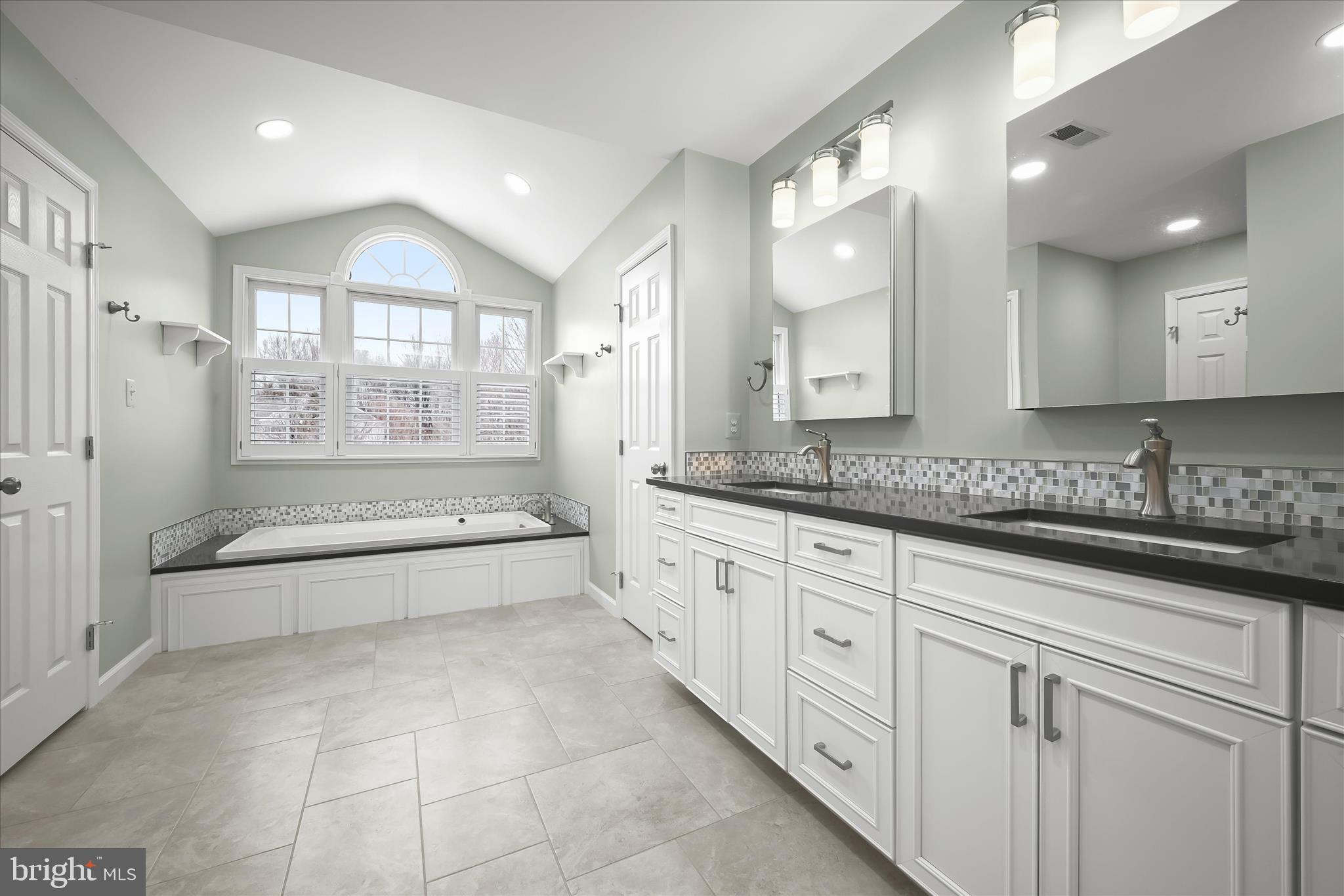 ASHLEIGH KNOLLS - Residential