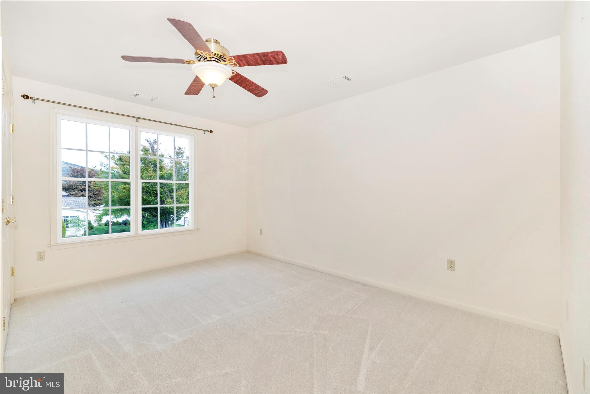 FOXFIELD AT MIDDLETOWN - Residential