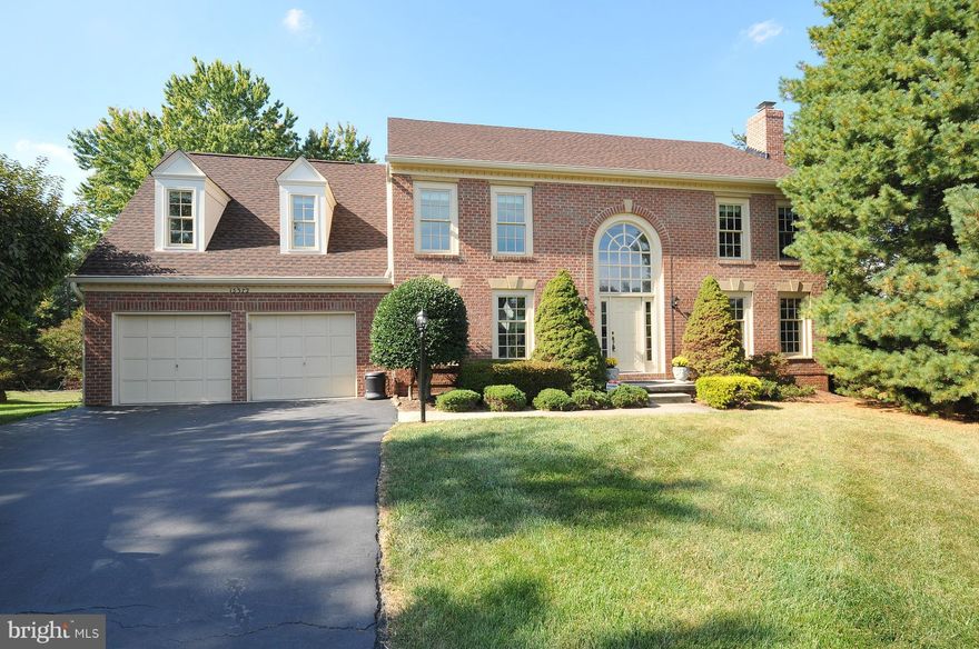 Virginia Run Opportunity Knocks! Features 2-story foyer, study with built-ins, hardwood floors, cathedral ceilings, updated master bath w/soak tub, 2 gas fireplaces, New windows (2015), New roof (2016), Remodeled kitchen/stainless steel appliances, gas cooking, cabinets. Large upgraded private deck. Fresh paint/ new carpet. Sprinkler and Alarm systems. Walk to pool, tennis courts, playground.