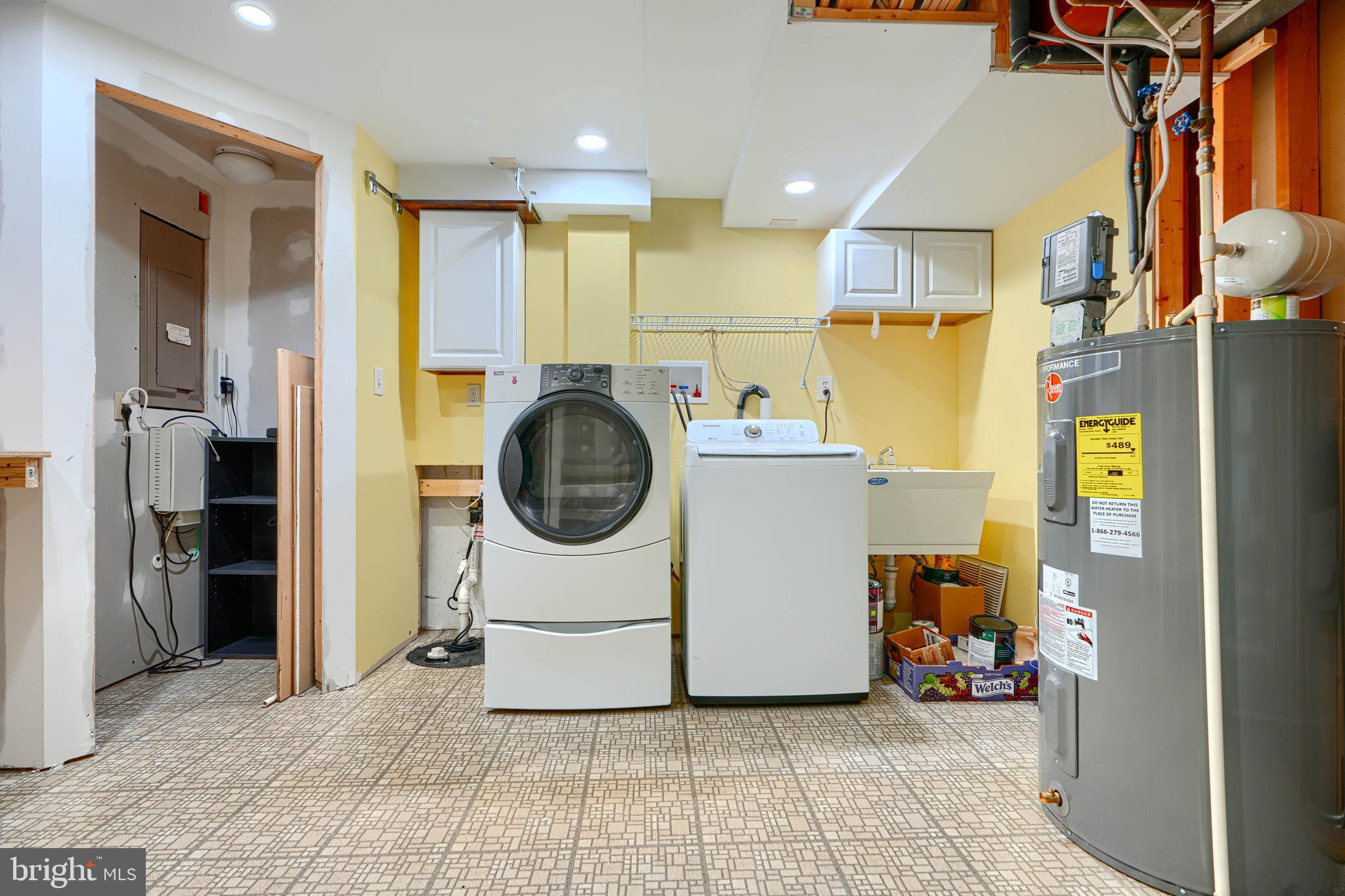 VILLAGE OF THOMAS RUN - Residential Lease