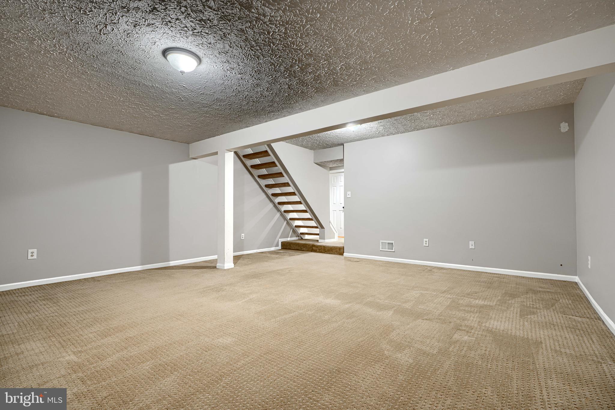 VILLAGE OF THOMAS RUN - Residential Lease